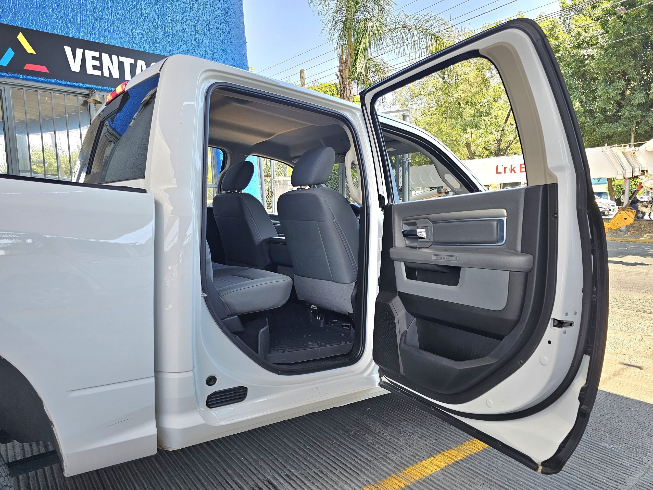 RAM 1500 2018 SLT Doble Cabina 4x4 Automático Blanco