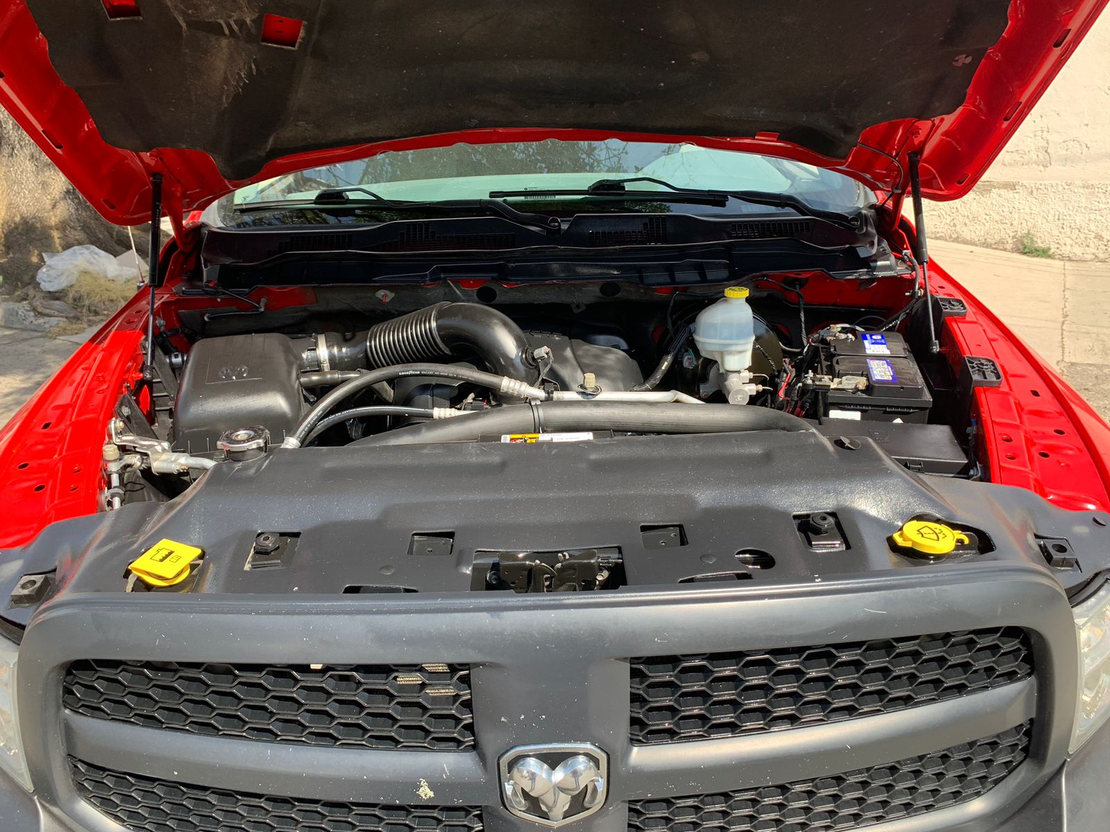 Dodge RAM 2014 1500 Hemi 4x4 Automático Rojo