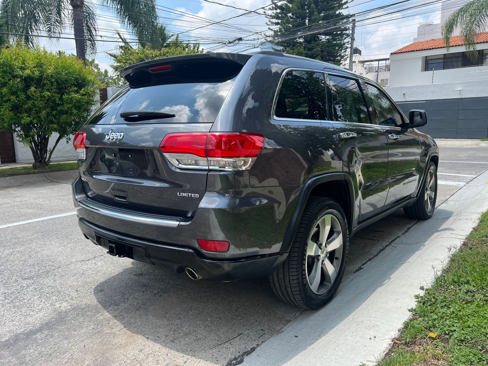 Jeep Grand Cherokee 2016 LIMITED LUJO V8 Automático Gris