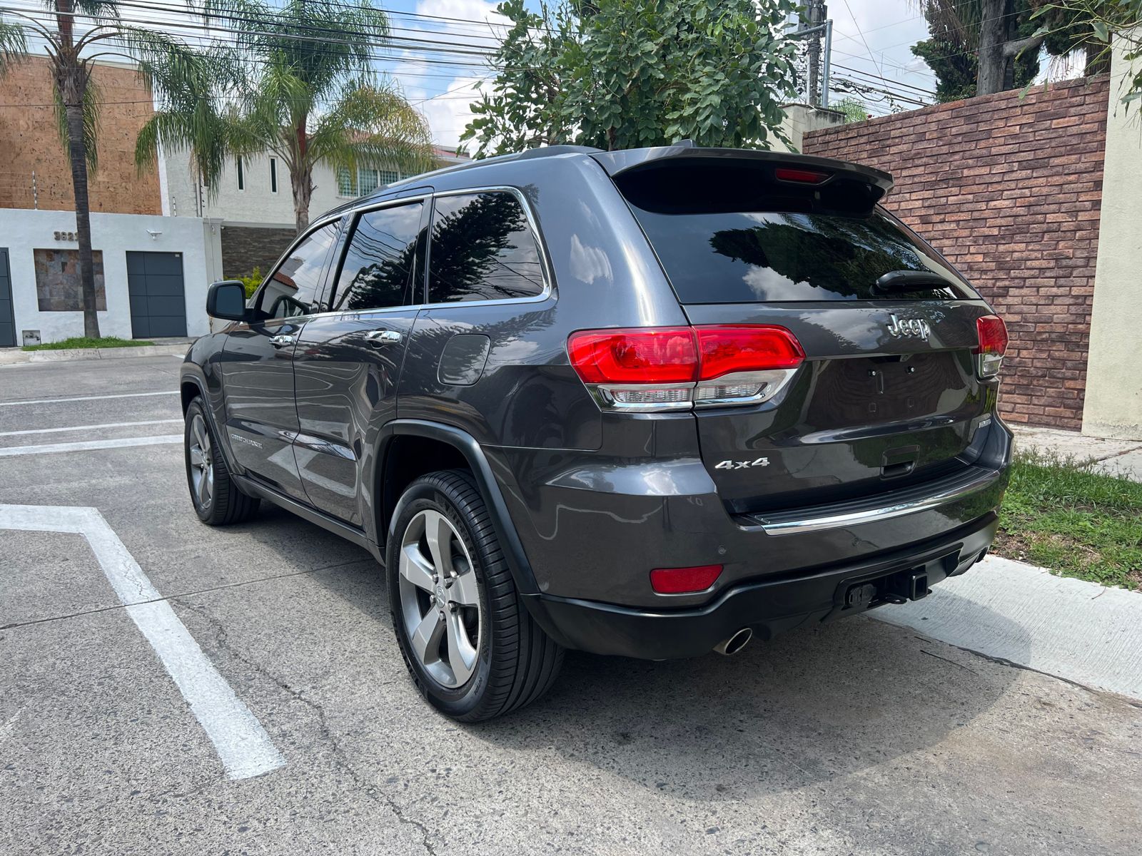 Jeep Grand Cherokee 2016 LIMITED LUJO V8 Automático Gris