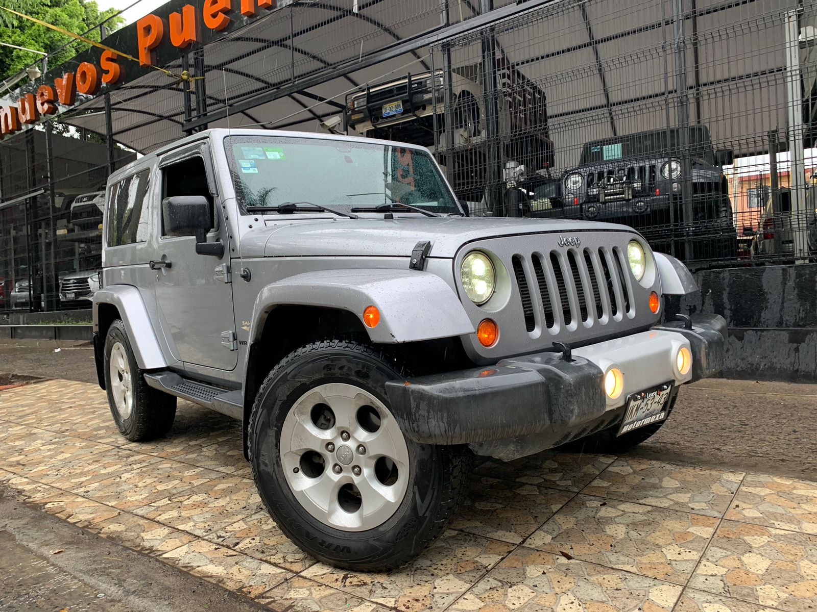 Jeep Wrangler 2013 SAHARA 4X4 Automático Plata