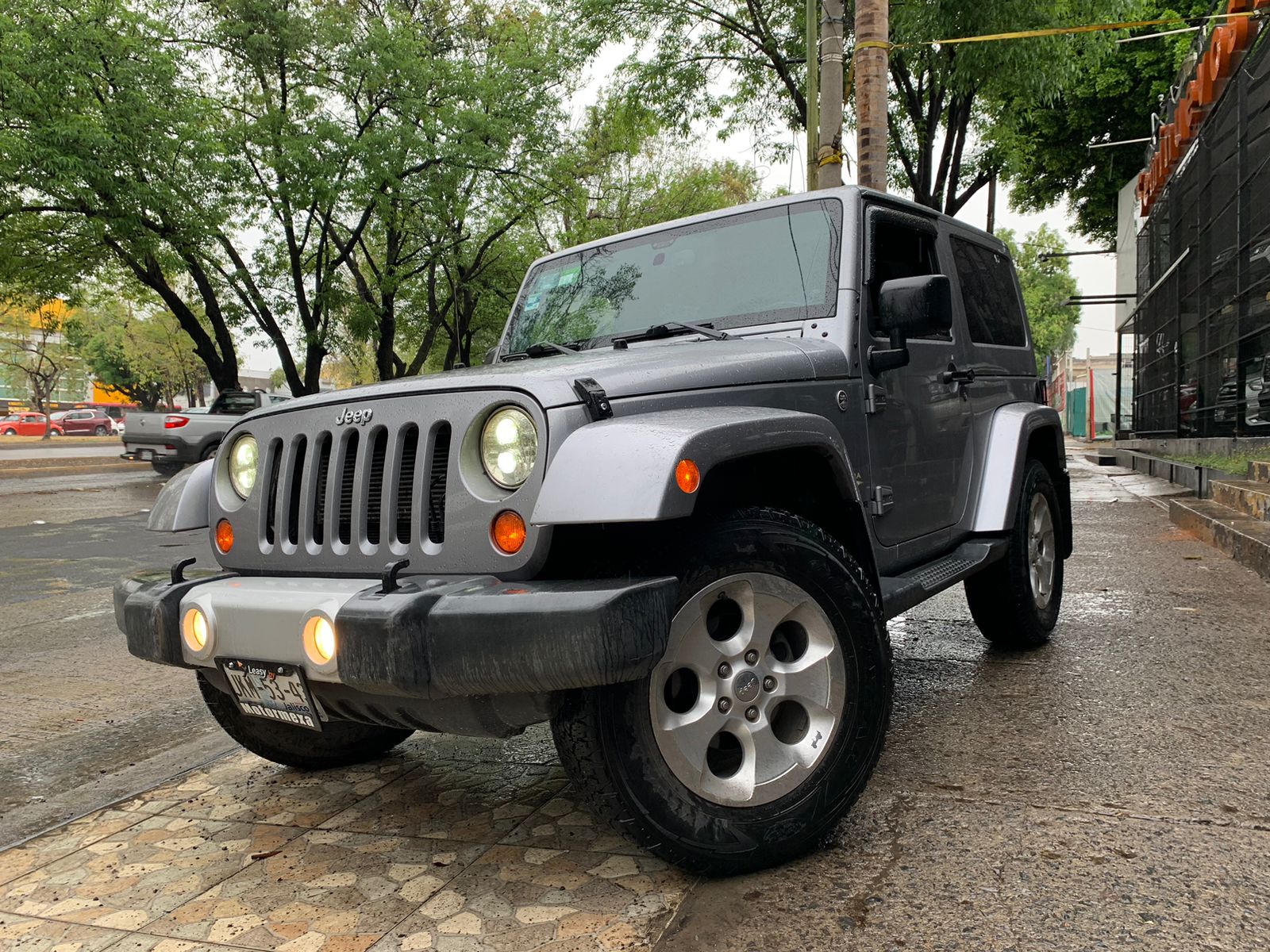 Jeep Wrangler 2013 SAHARA 4X4 Automático Plata