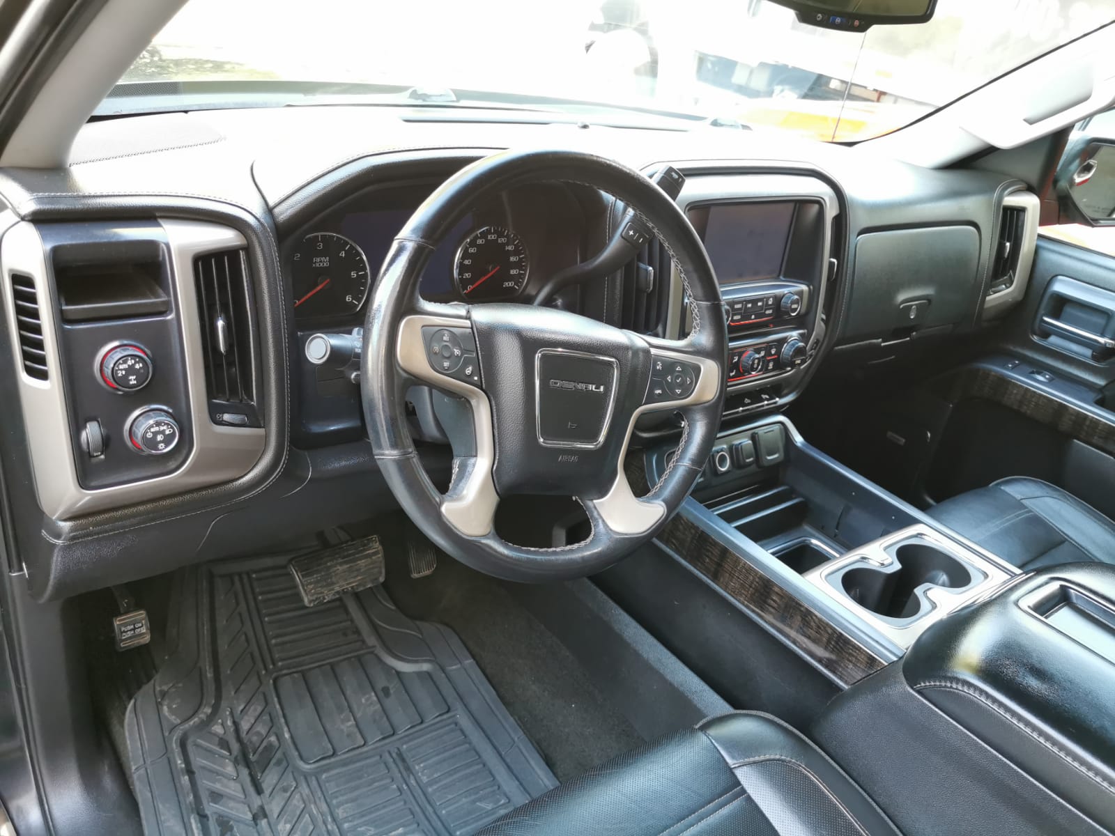 GMC Sierra 2014 DENALI 6.2L Automático Gris