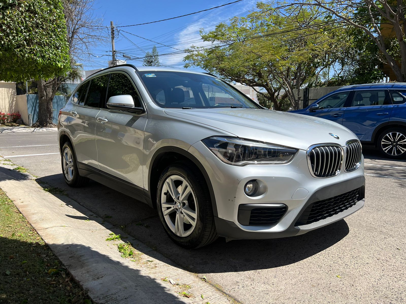 BMW X1 2019 18iA xDRIVE Automático Plata