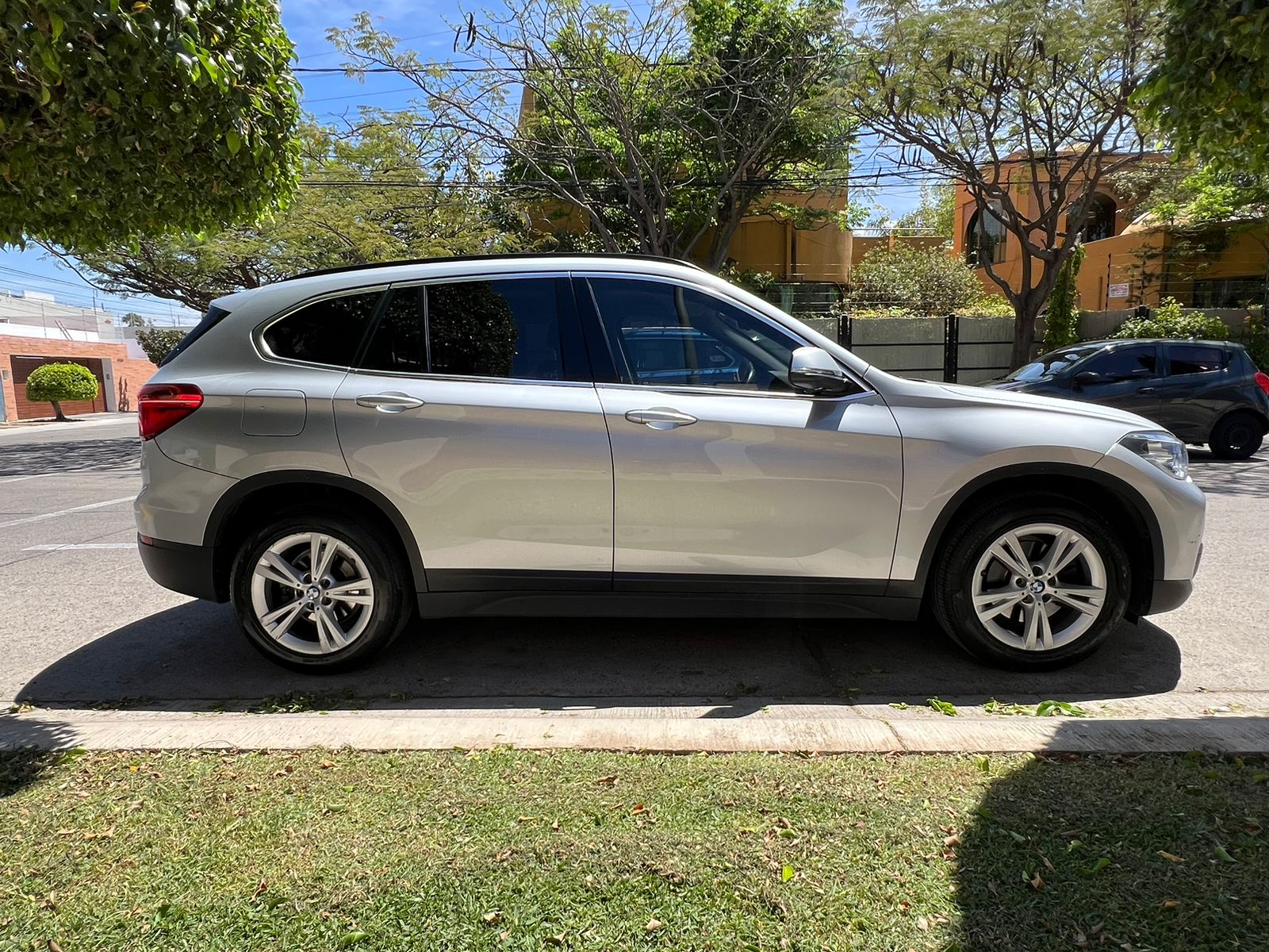 BMW X1 2019 18iA xDRIVE Automático Plata