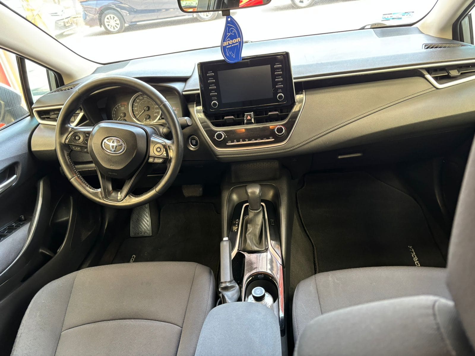 Toyota Corolla 2020 LE Automático Plata