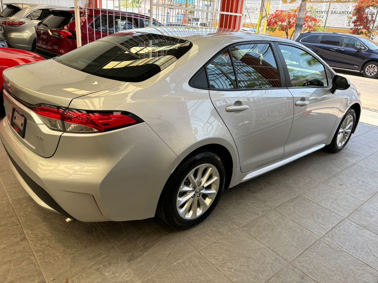 Toyota Corolla 2020 LE Automático Plata