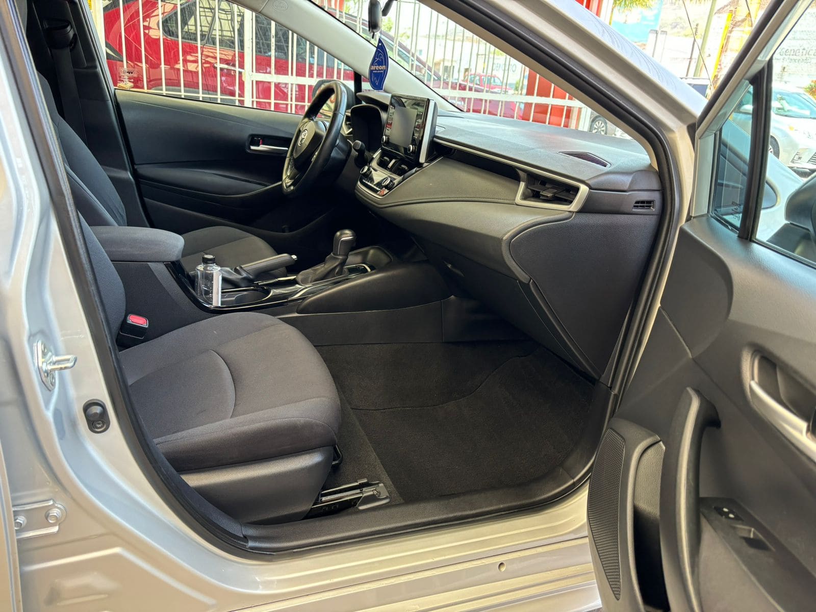 Toyota Corolla 2020 LE Automático Plata