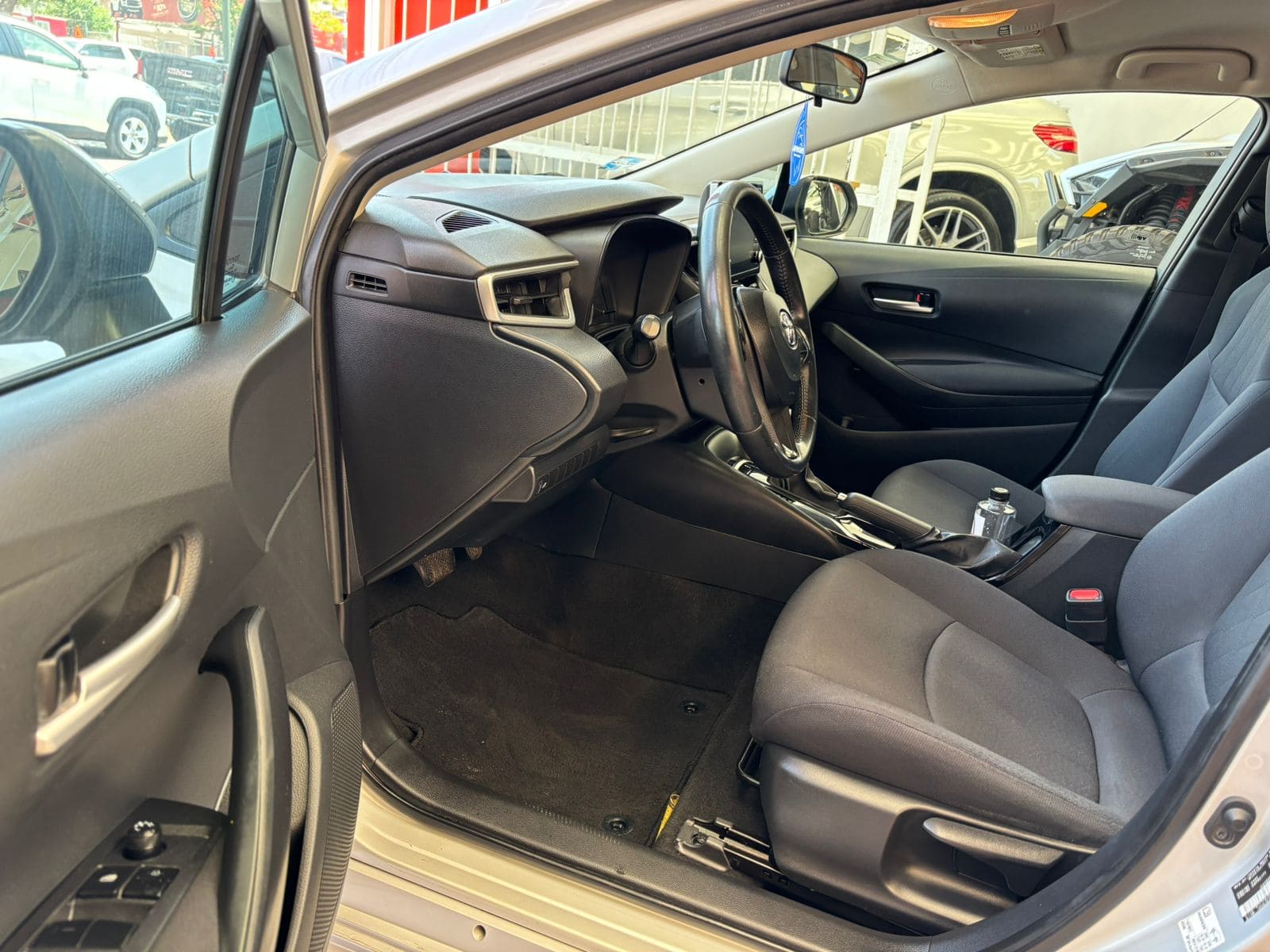 Toyota Corolla 2020 LE Automático Plata