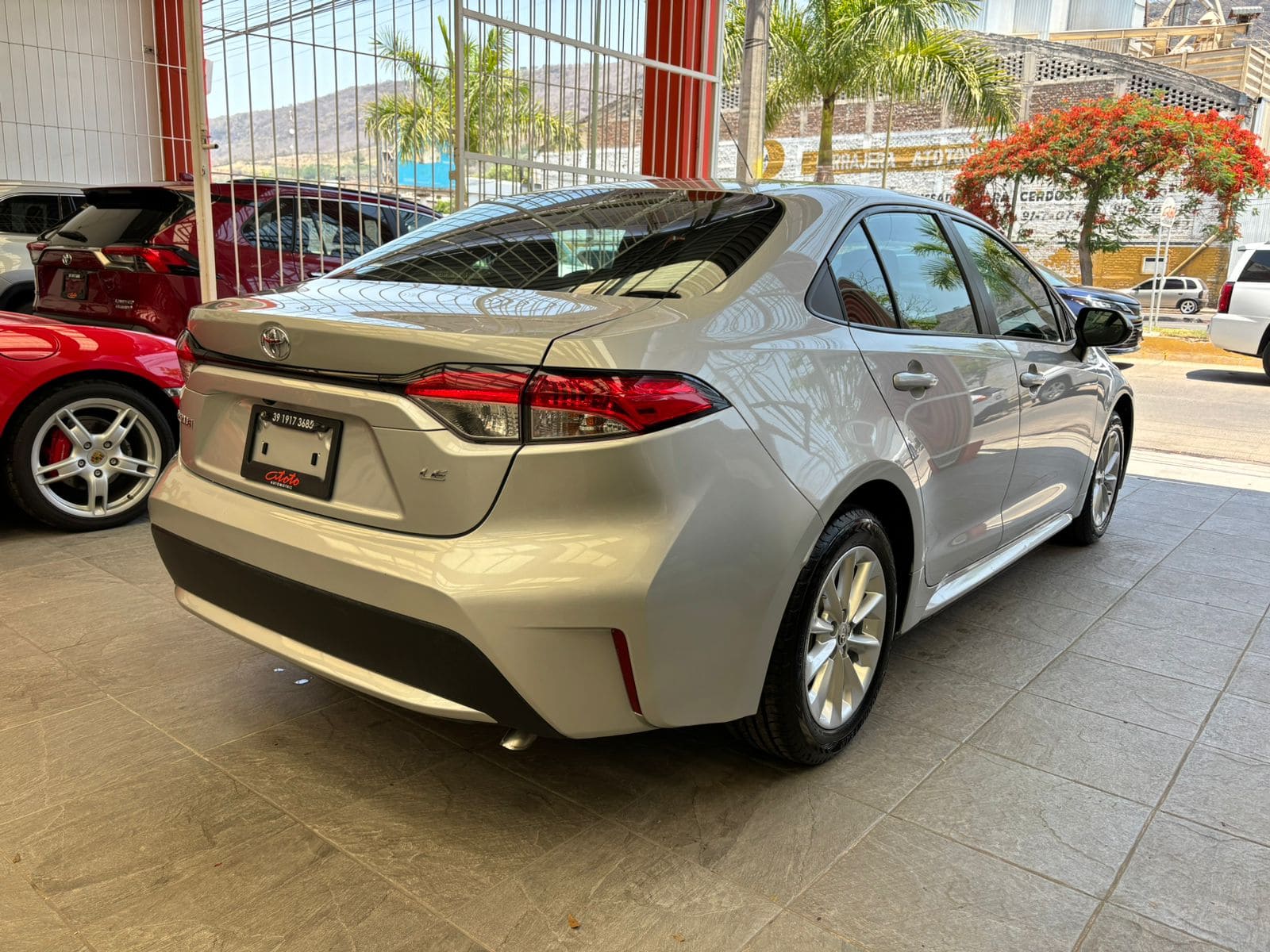 Toyota Corolla 2020 LE Automático Plata