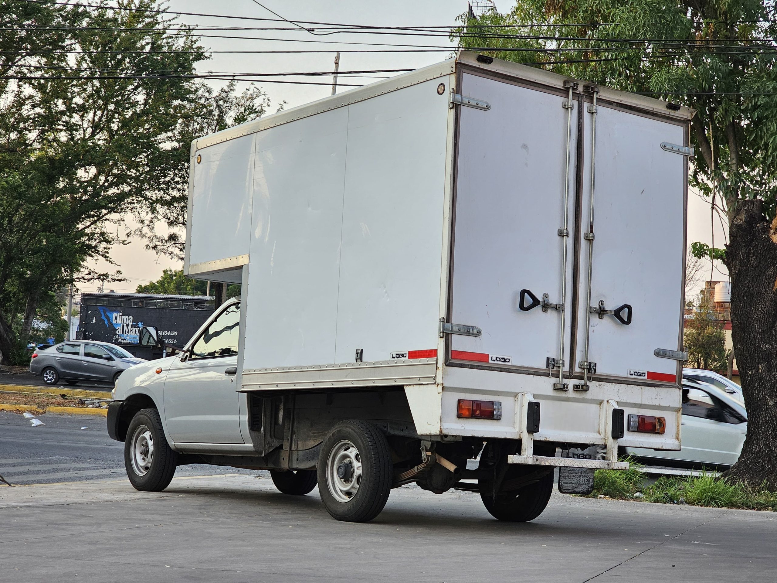 Nissan NP300 2014 Caja Seca Manual Plata