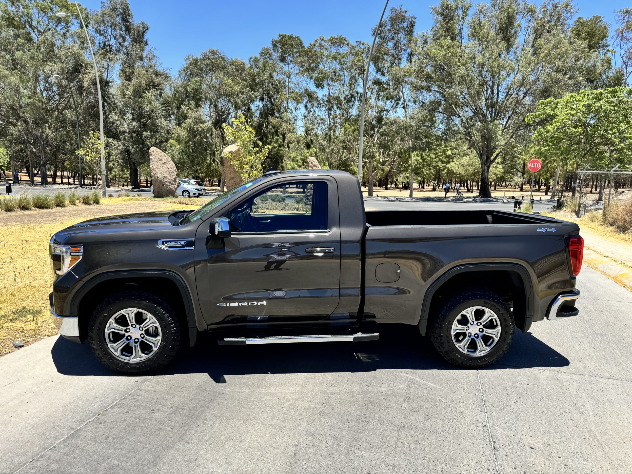 GMC Sierra 2022 SLE Automático Café