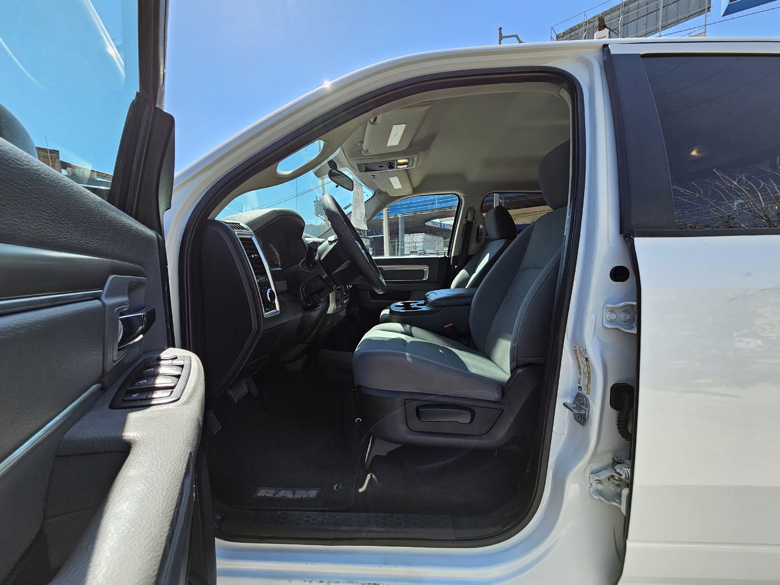 RAM 2500 2017 V8 Crew Cab Automático Blanco