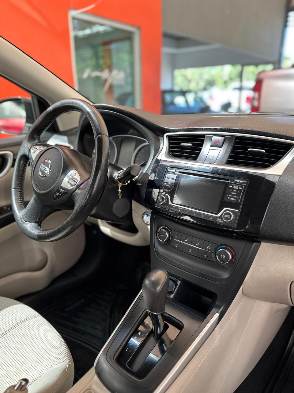 Nissan Sentra 2018 Advance Automático Blanco