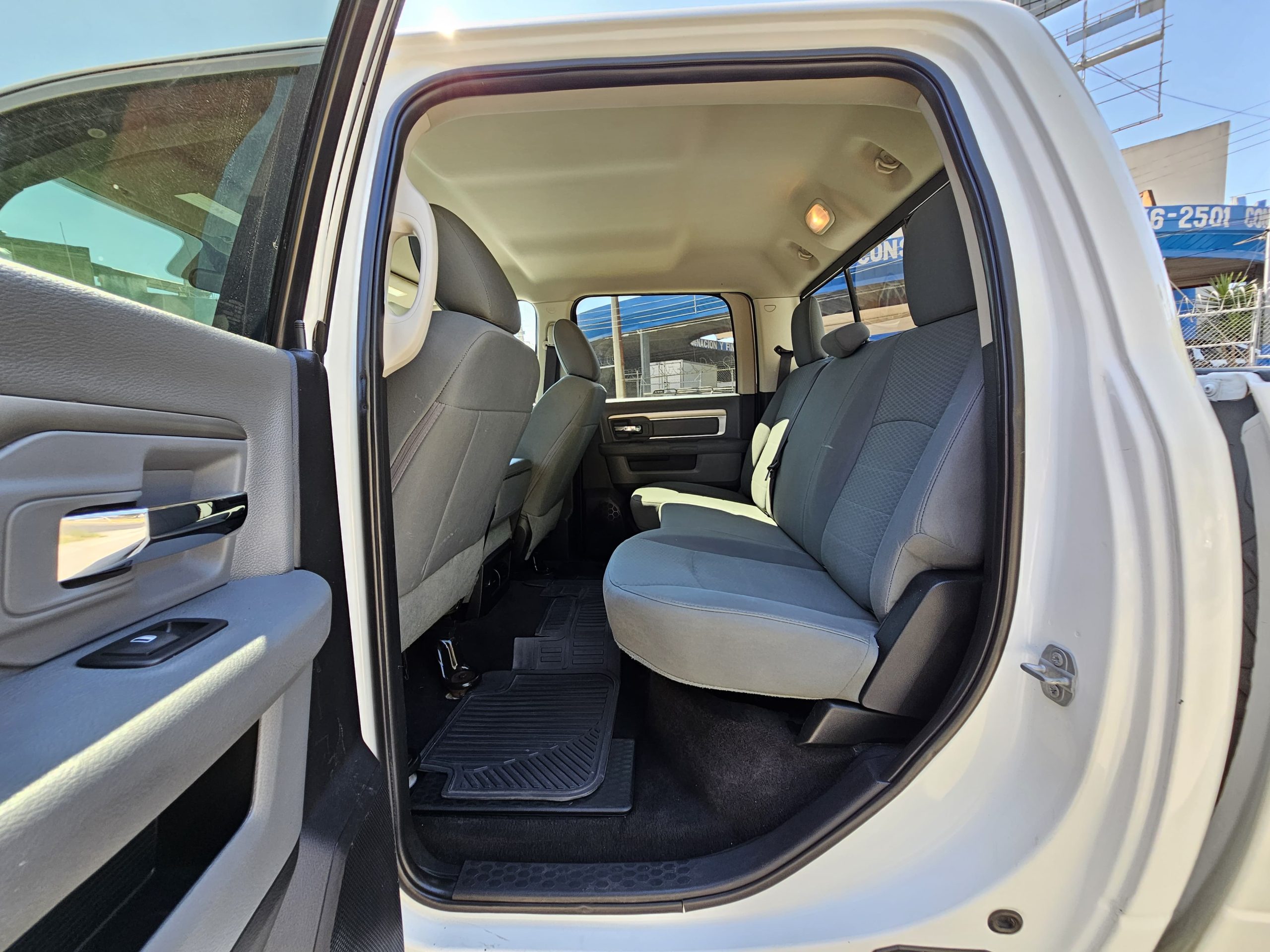RAM 2500 2017 V8 Crew Cab Automático Blanco