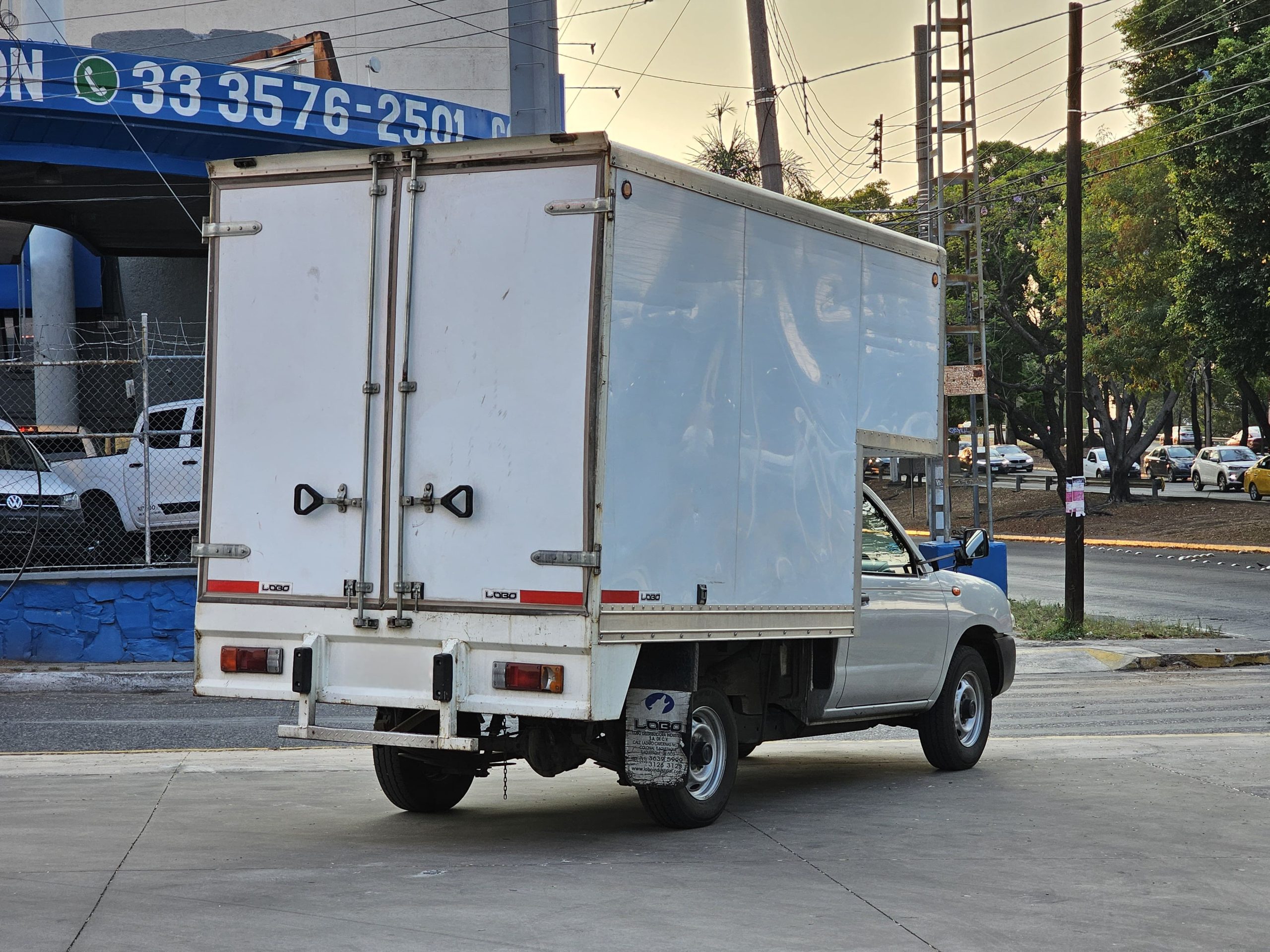 Nissan NP300 2014 Caja Seca Manual Plata