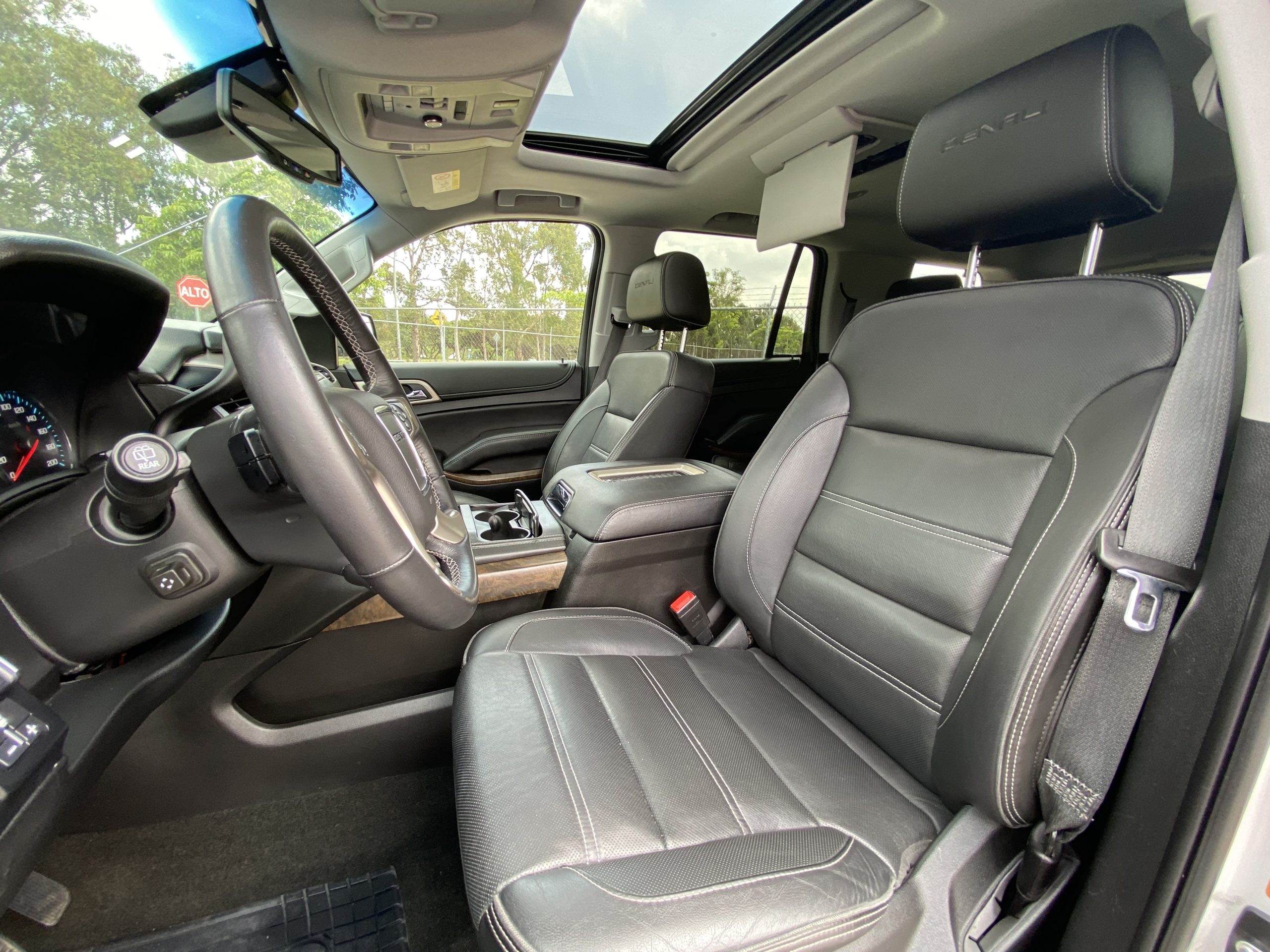 GMC Yukon 2018 DENALI Automático Blanco
