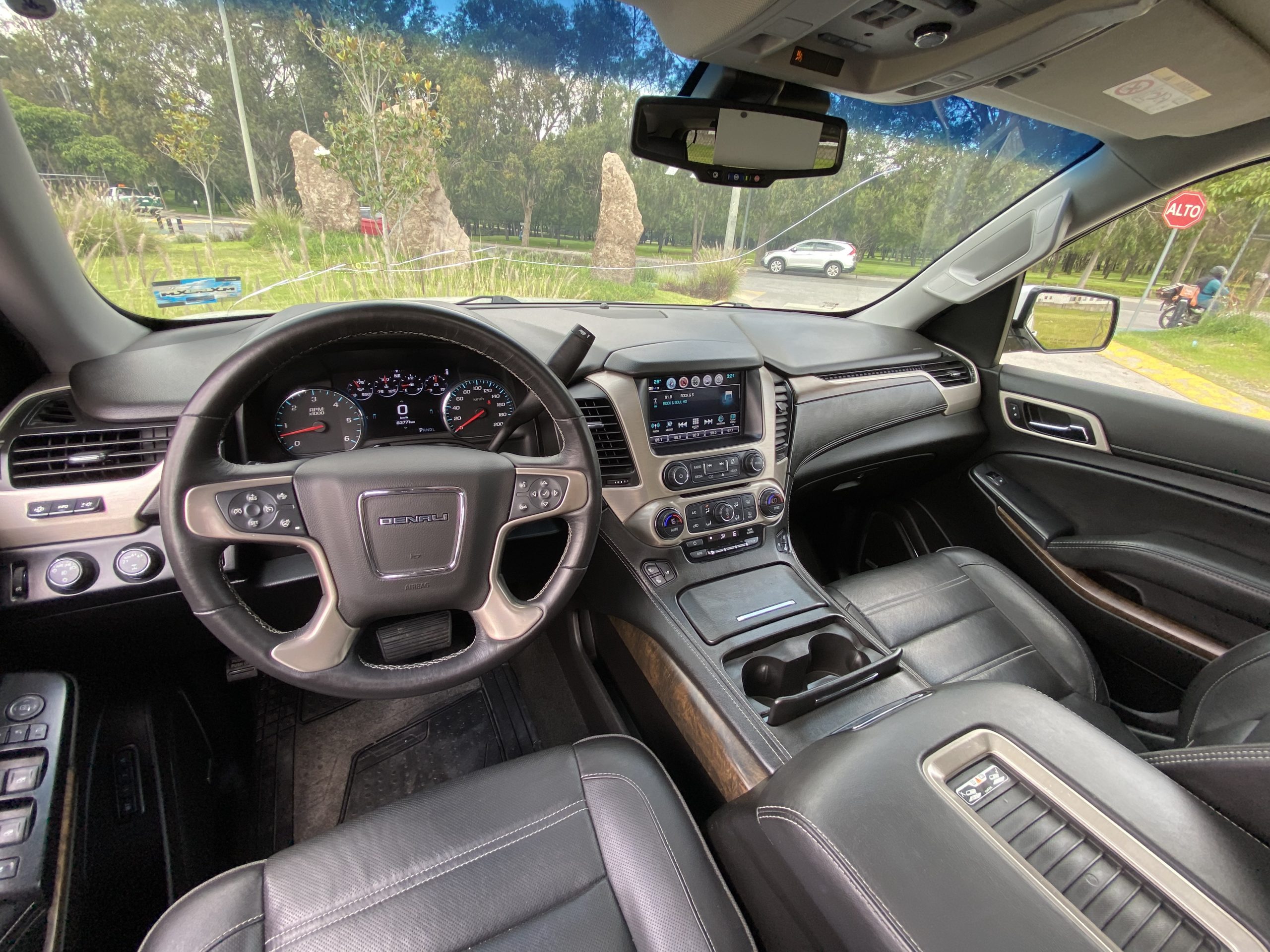 GMC Yukon 2018 DENALI Automático Blanco