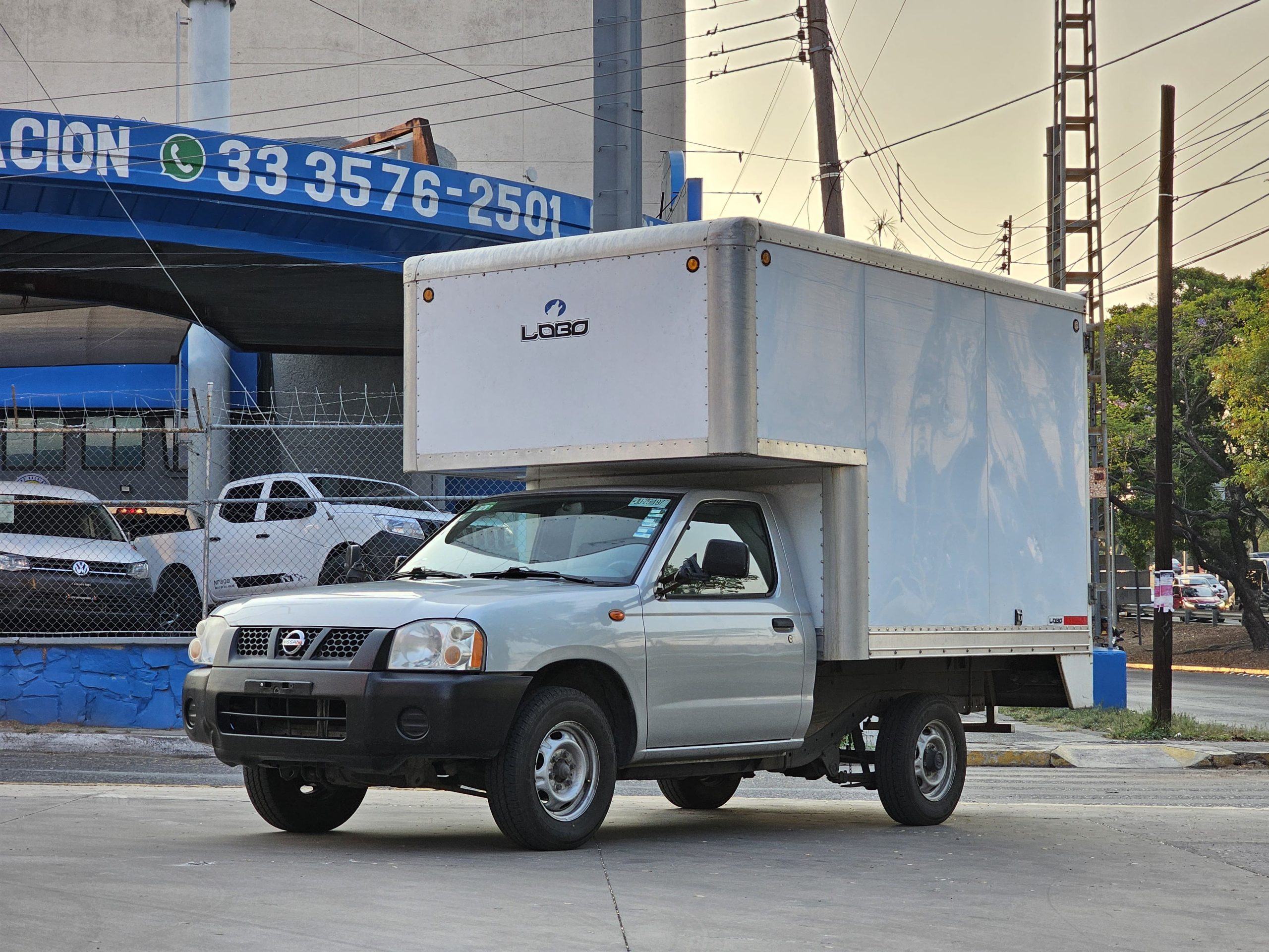 Nissan NP300 2014 Caja Seca Manual Plata