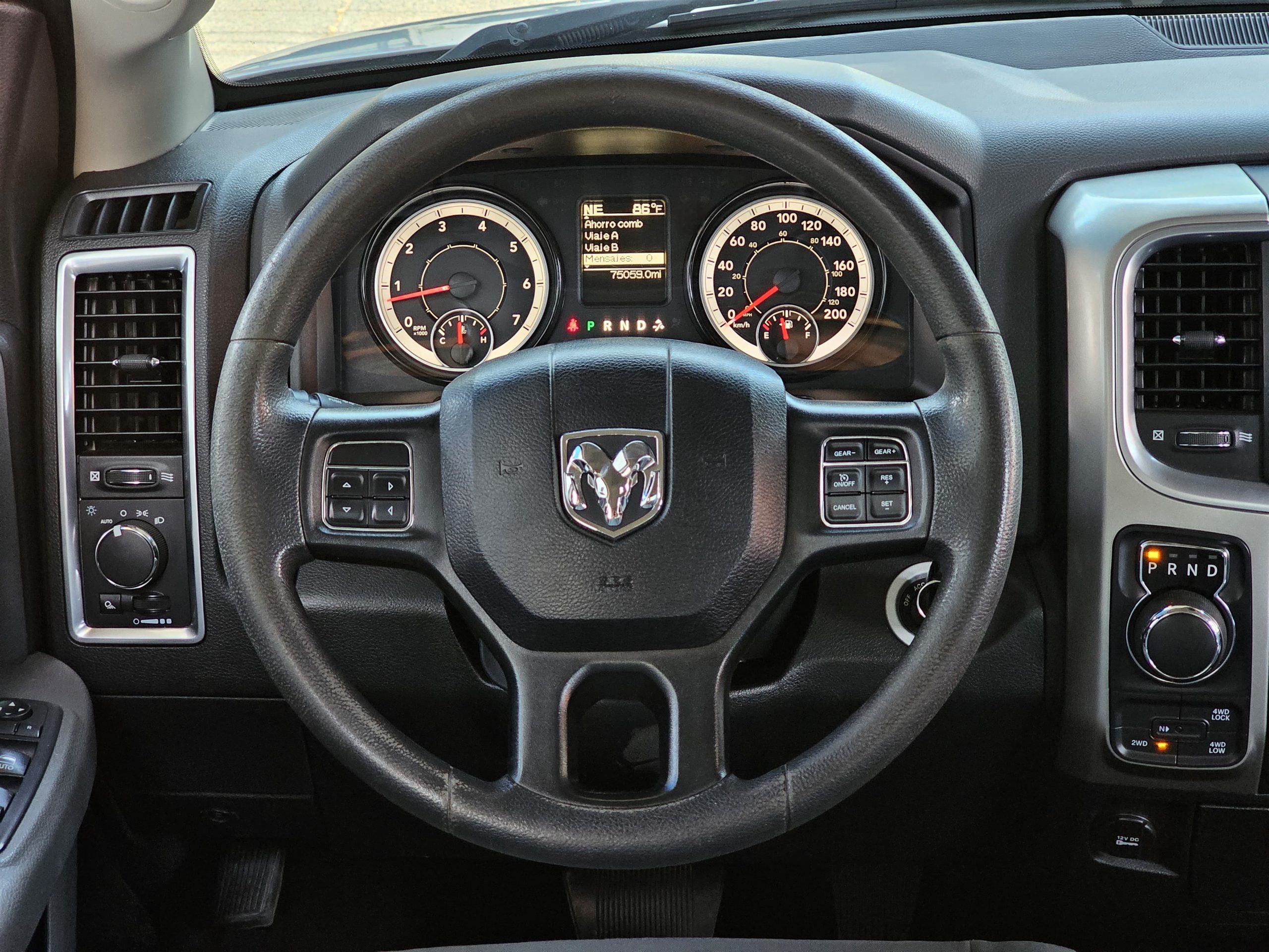 RAM 1500 2018 SLT Doble Cabina 4x4 Automático Blanco