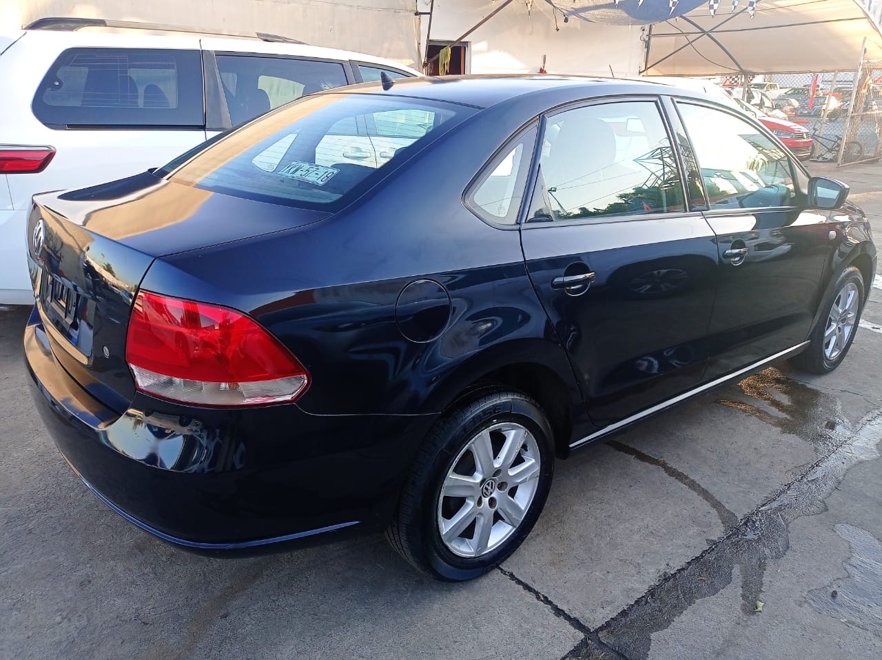 Volkswagen Vento 2015 Automático rines vidrios eléctricos Negro