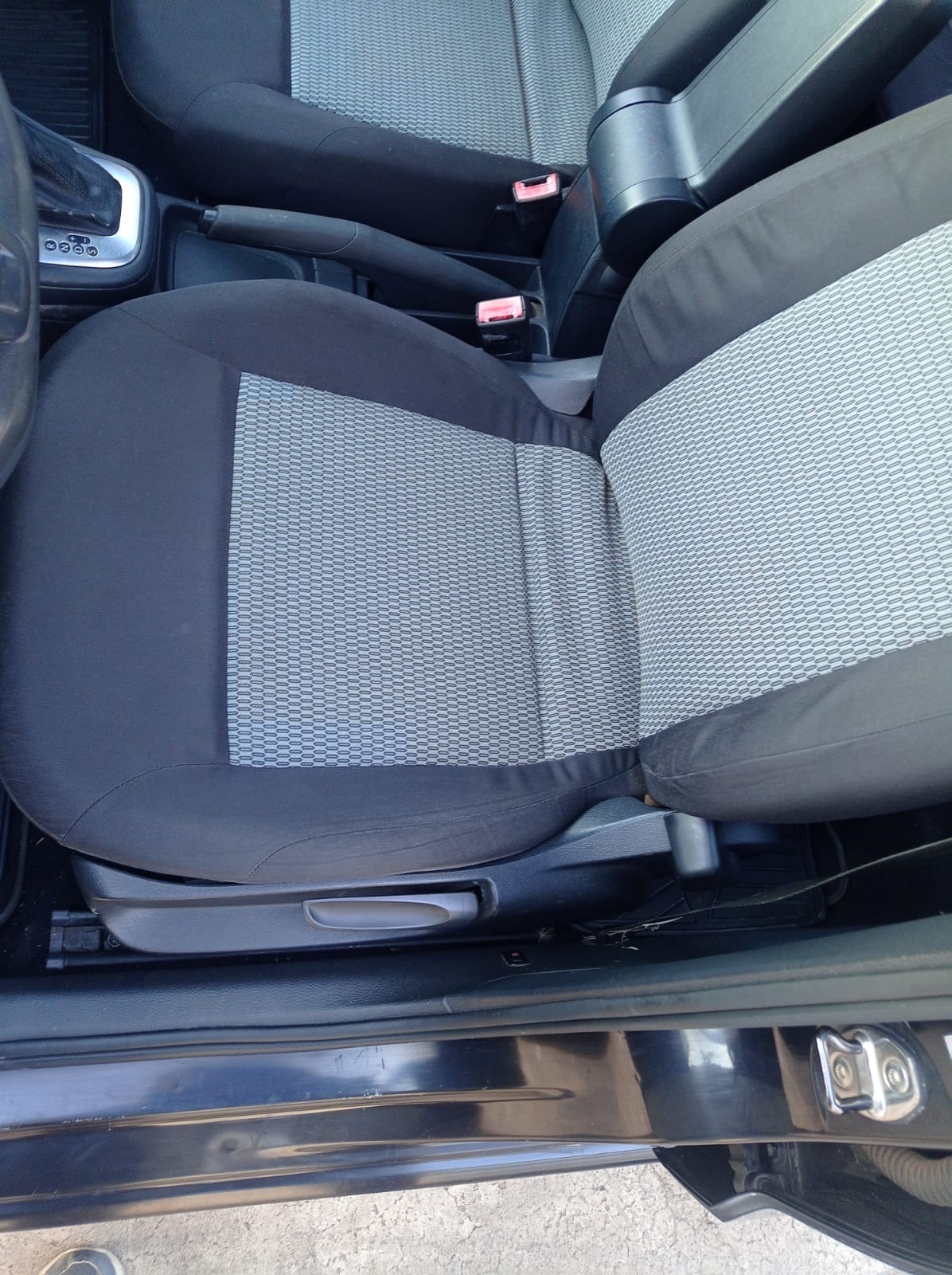Volkswagen Vento 2015 Automático rines vidrios eléctricos Negro