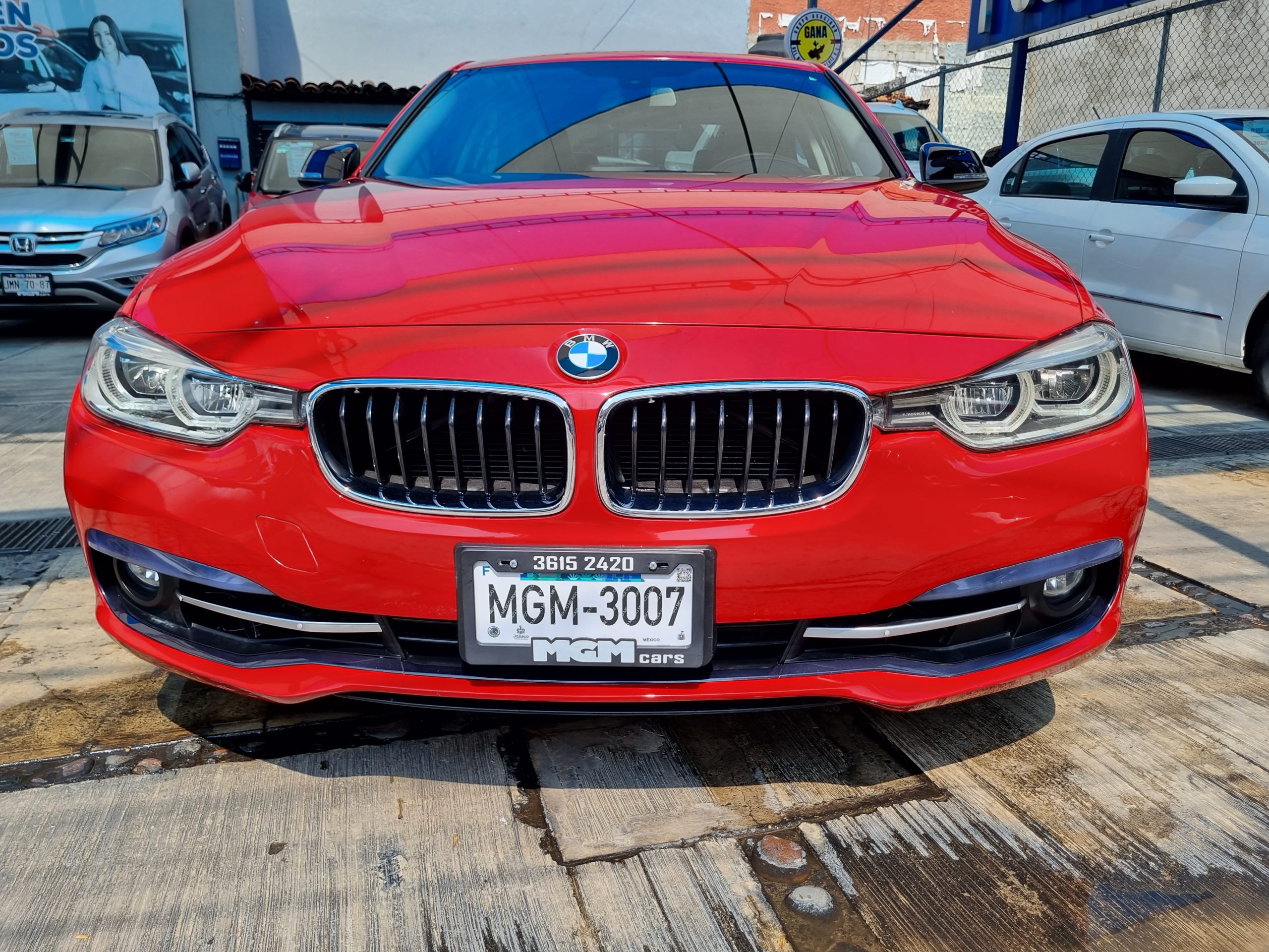 BMW Serie 3 2018 318i SPORTLINE Automático Rojo