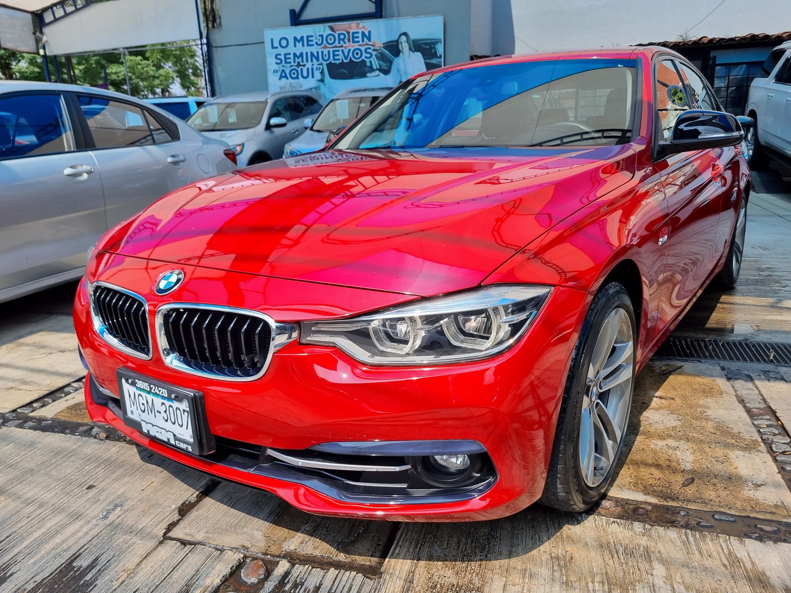 BMW Serie 3 2018 318i SPORTLINE Automático Rojo