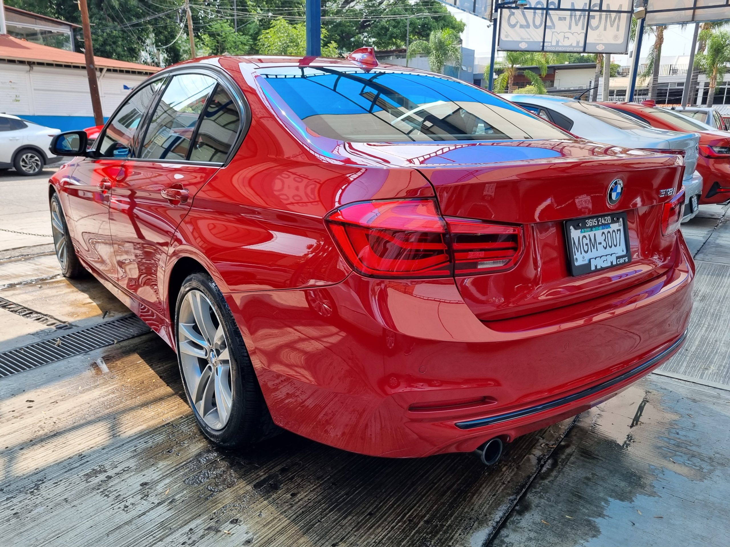 BMW Serie 3 2018 318i SPORTLINE Automático Rojo