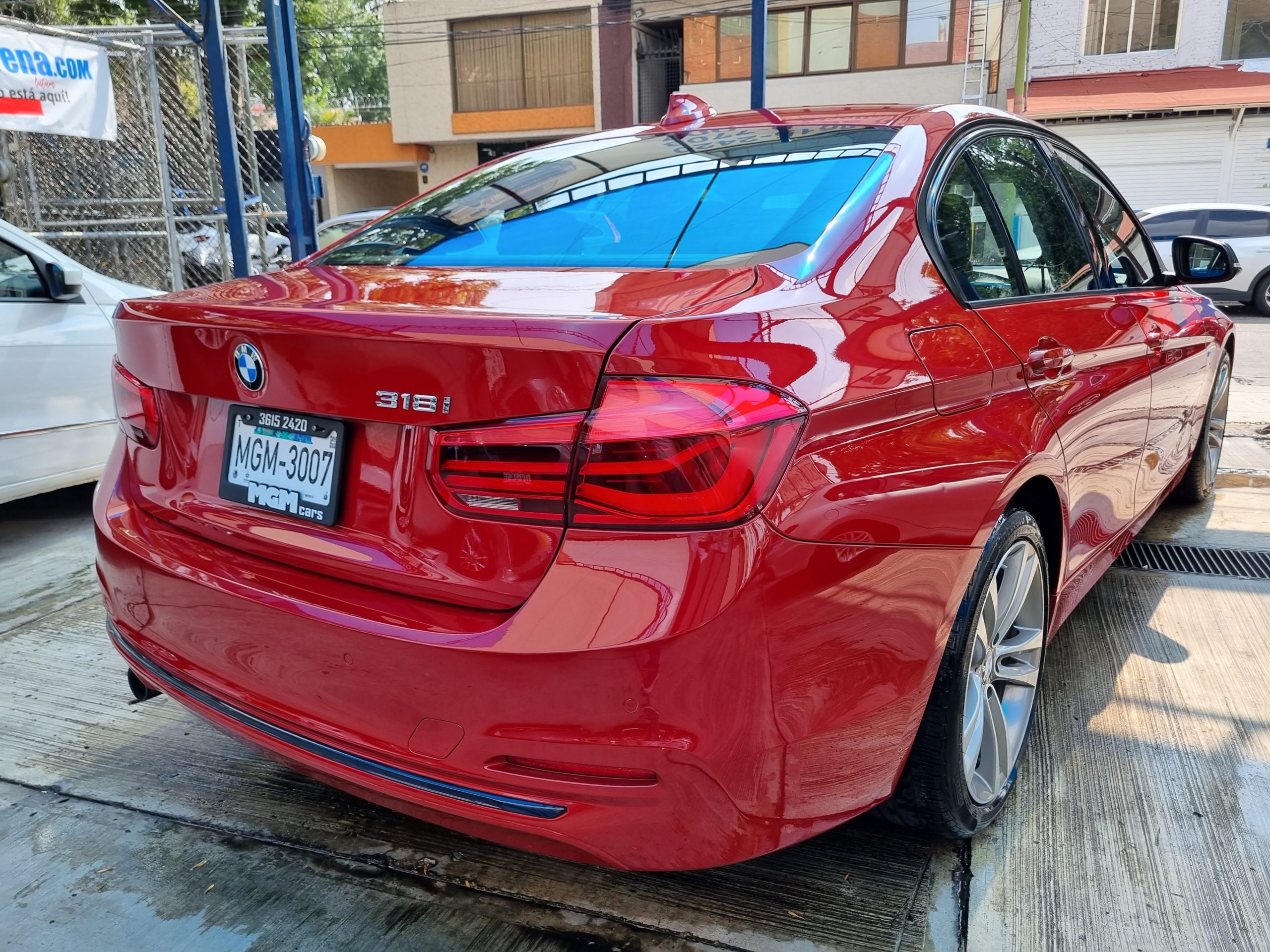 BMW Serie 3 2018 318i SPORTLINE Automático Rojo