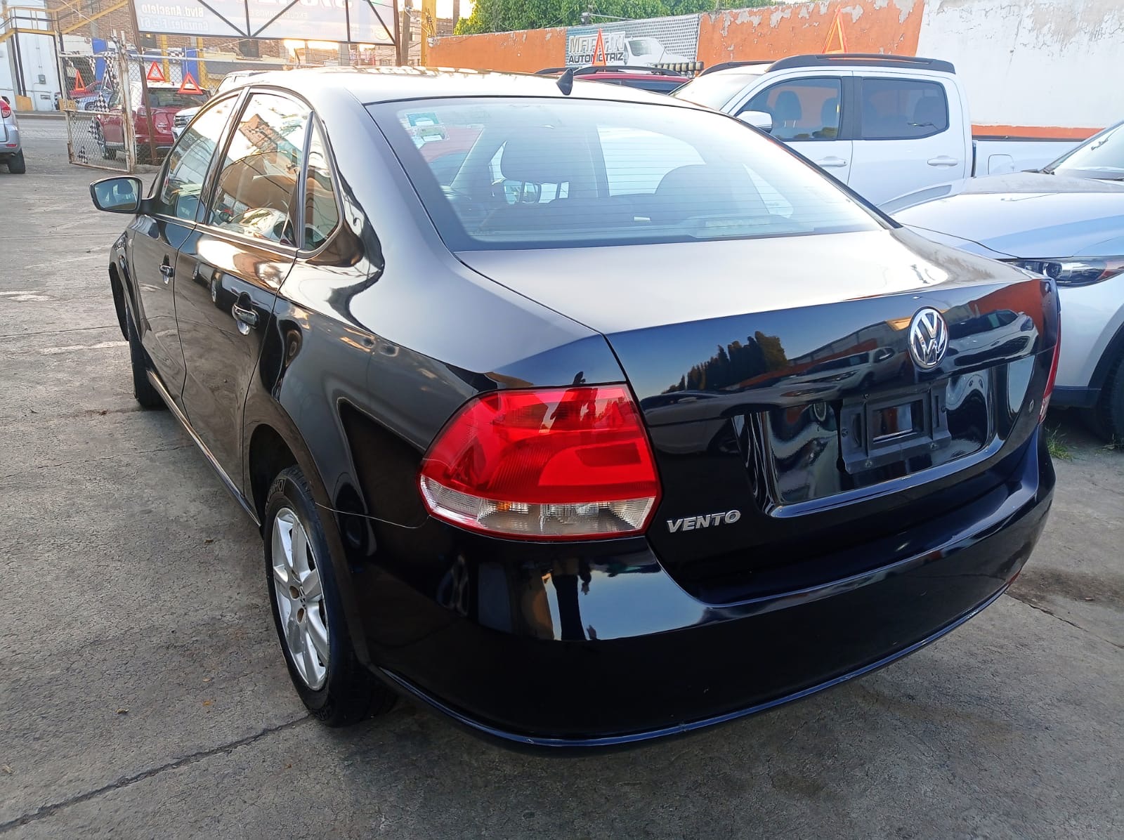 Volkswagen Vento 2015 Automático rines vidrios eléctricos Negro