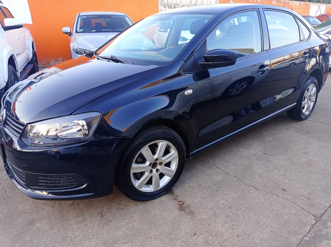 Volkswagen Vento 2015 Automático rines vidrios eléctricos Negro