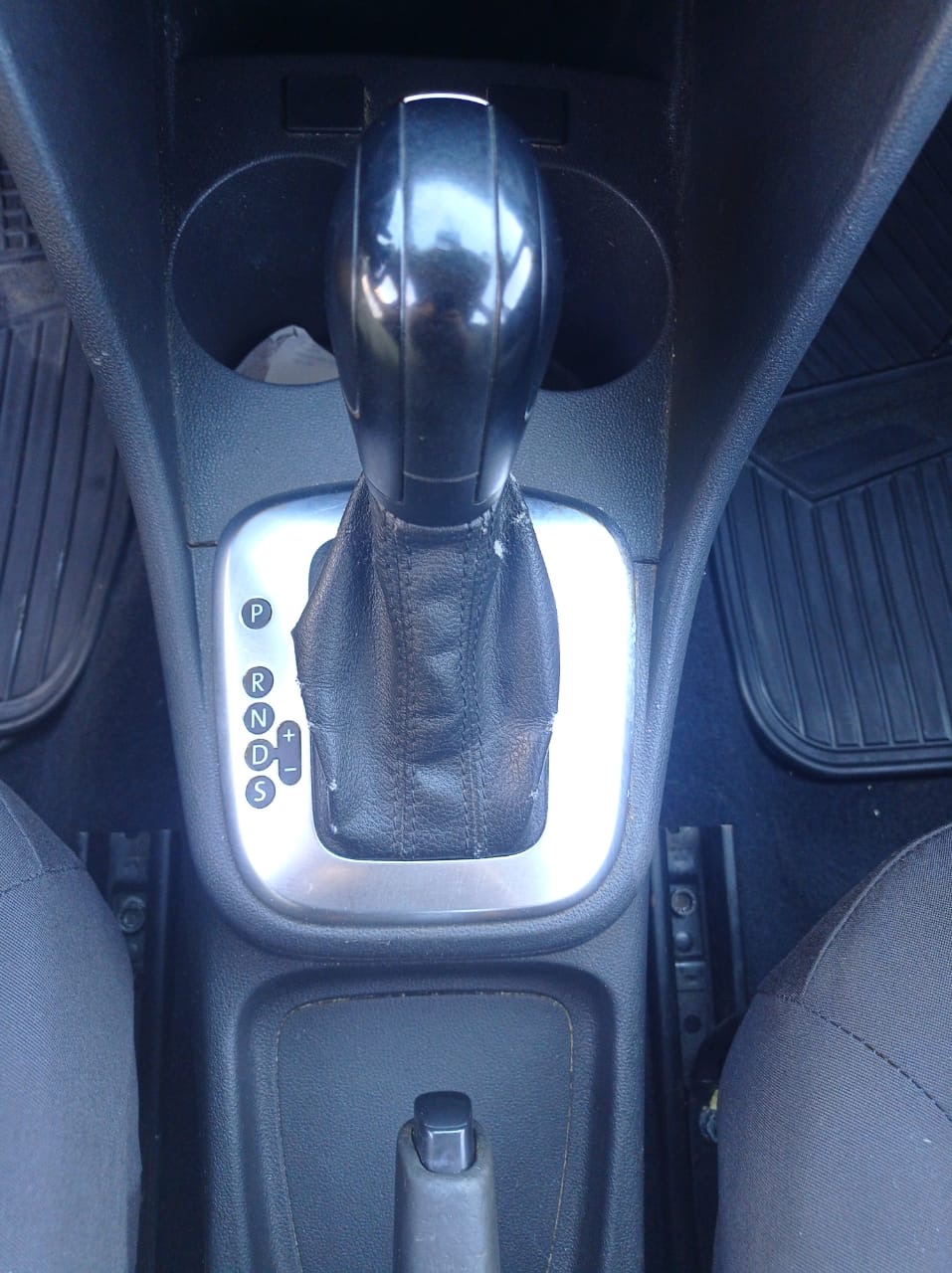 Volkswagen Vento 2015 Automático rines vidrios eléctricos Negro