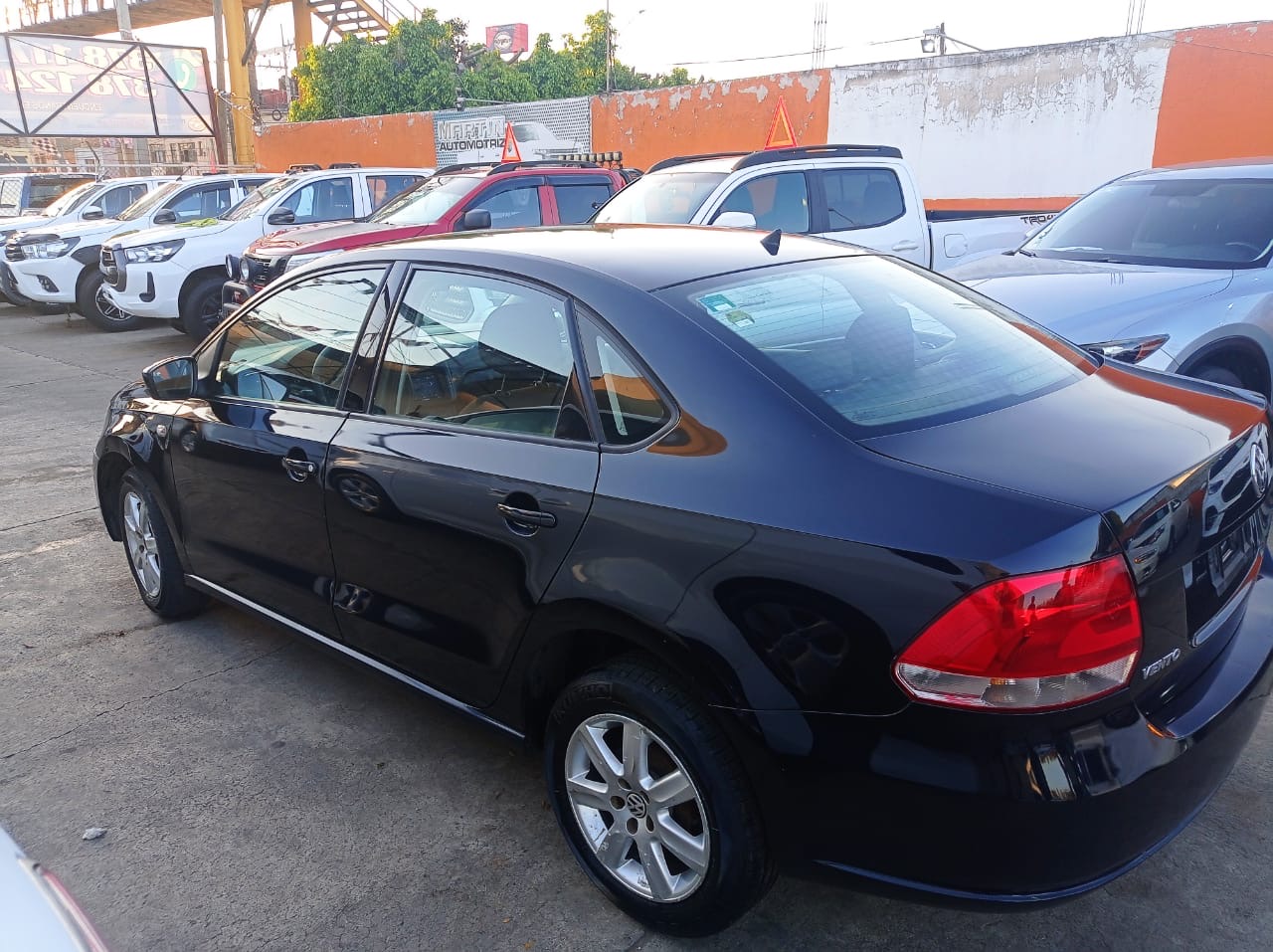 Volkswagen Vento 2015 Automático rines vidrios eléctricos Negro