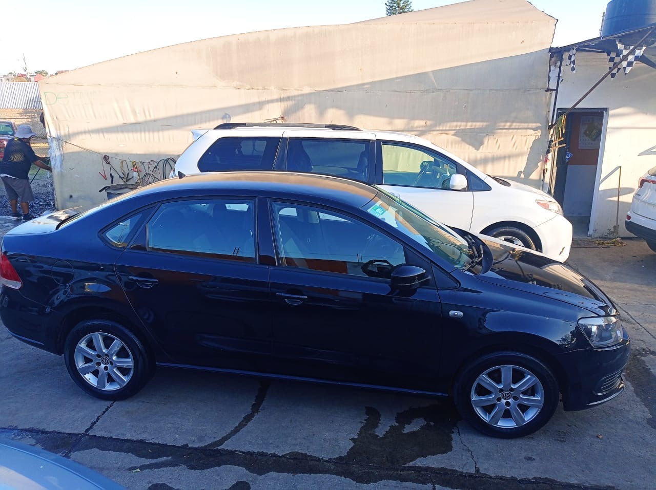 Volkswagen Vento 2015 Automático rines vidrios eléctricos Negro