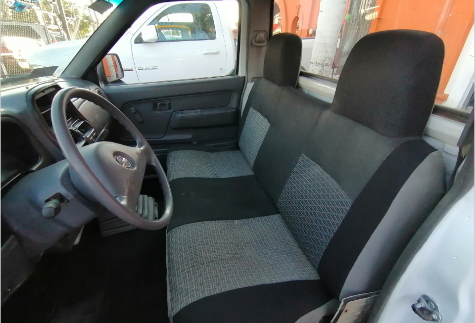 Nissan NP300 2009 Base Manual Blanco