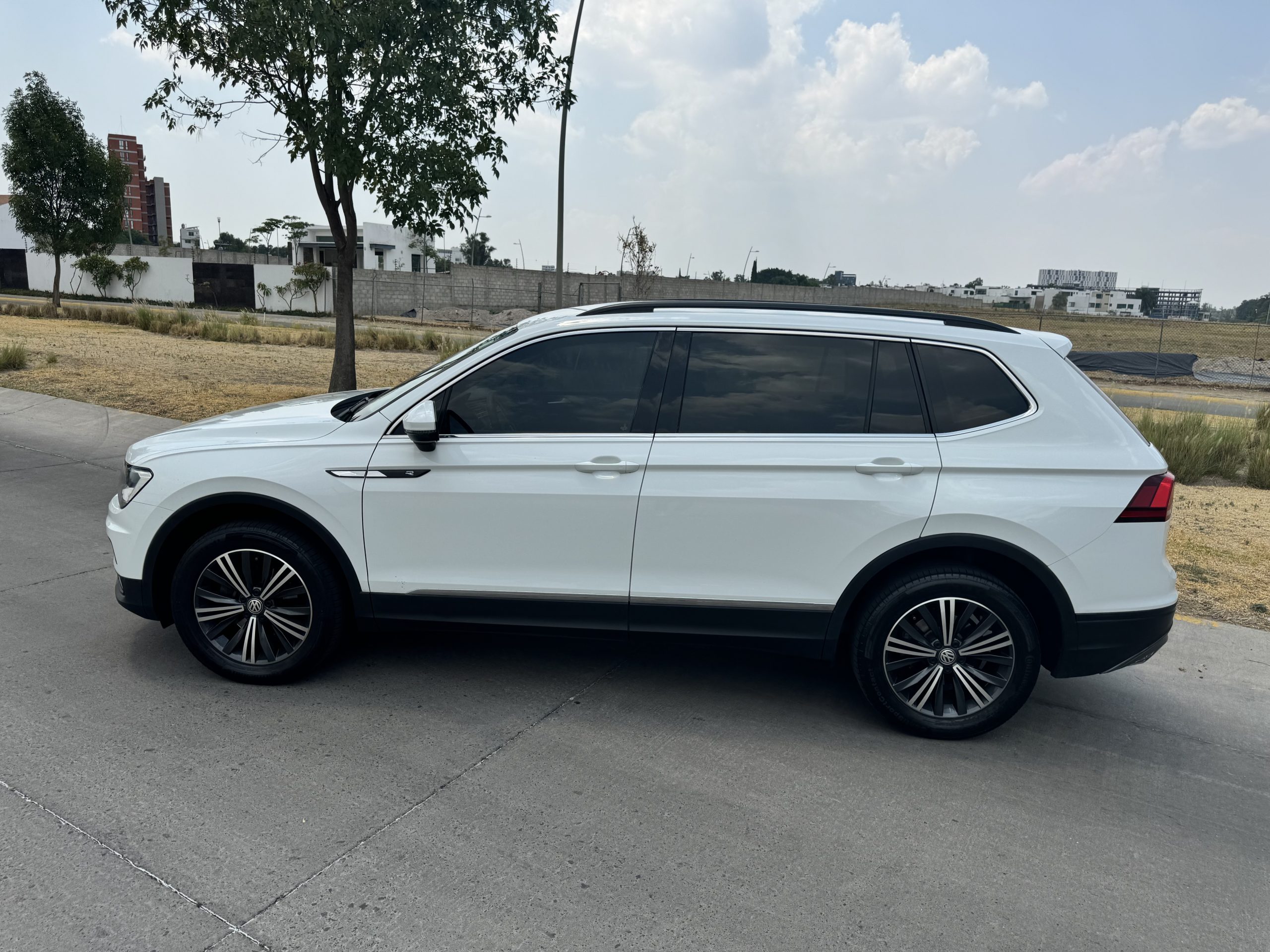 Volkswagen Tiguan 2020 Comfortline Plus Automático Blanco