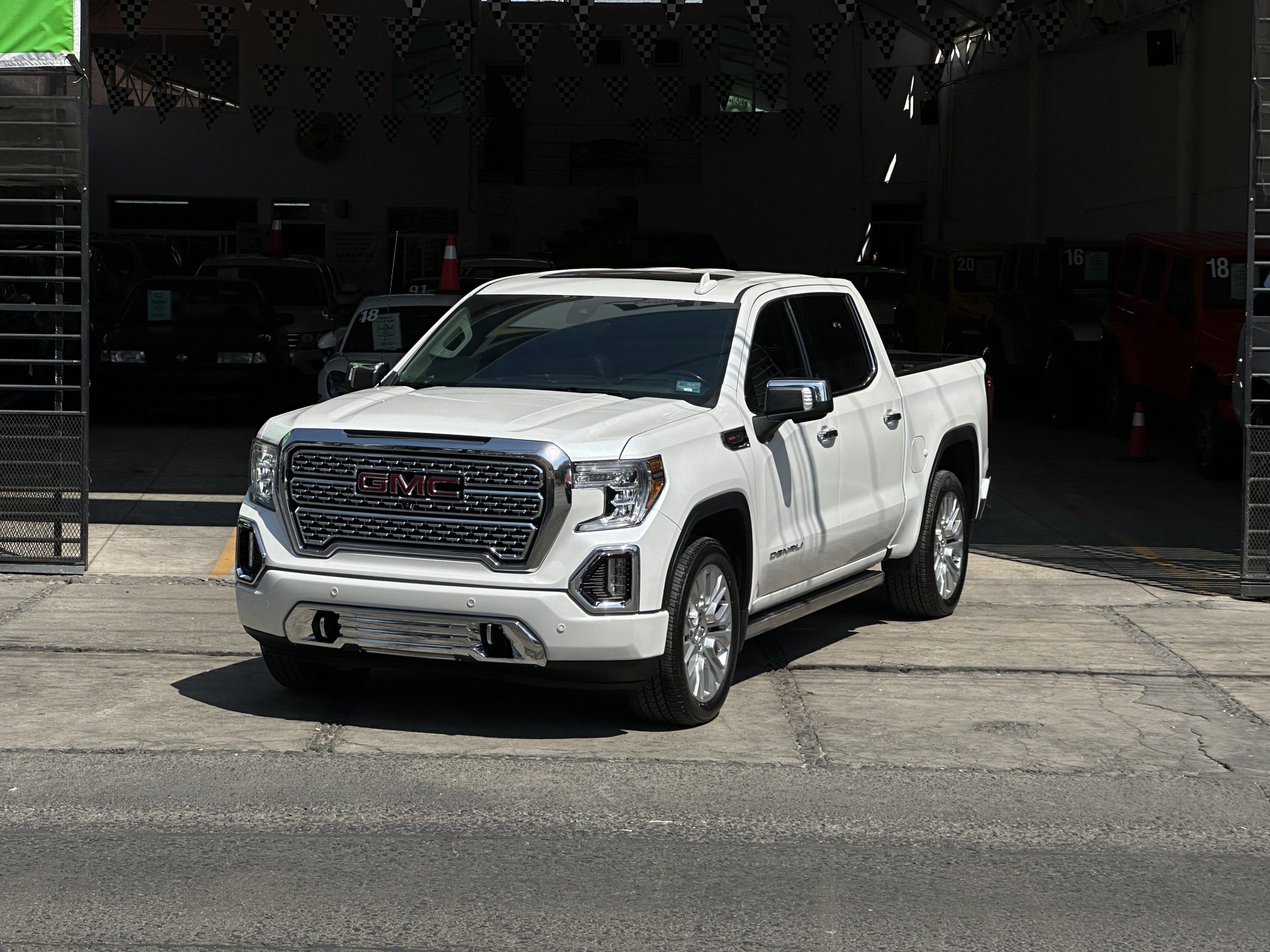 GMC Sierra 2022 Denali Automático Blanco