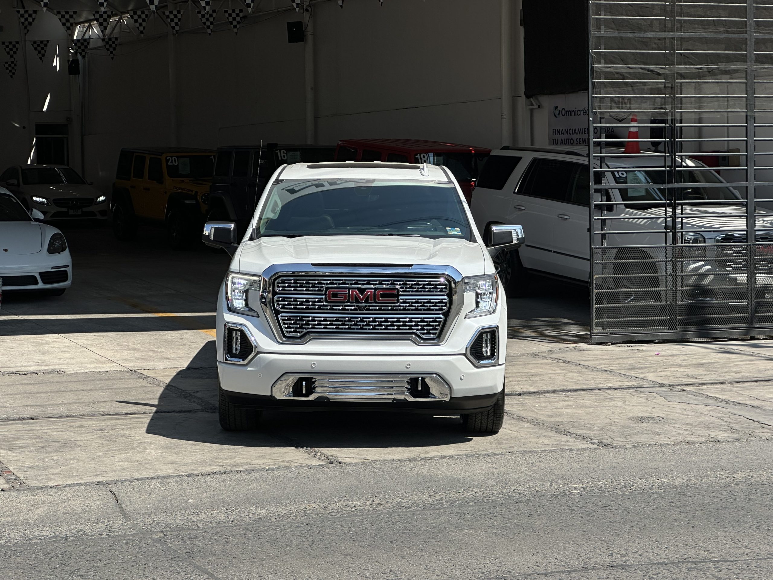 GMC Sierra 2022 Denali Automático Blanco