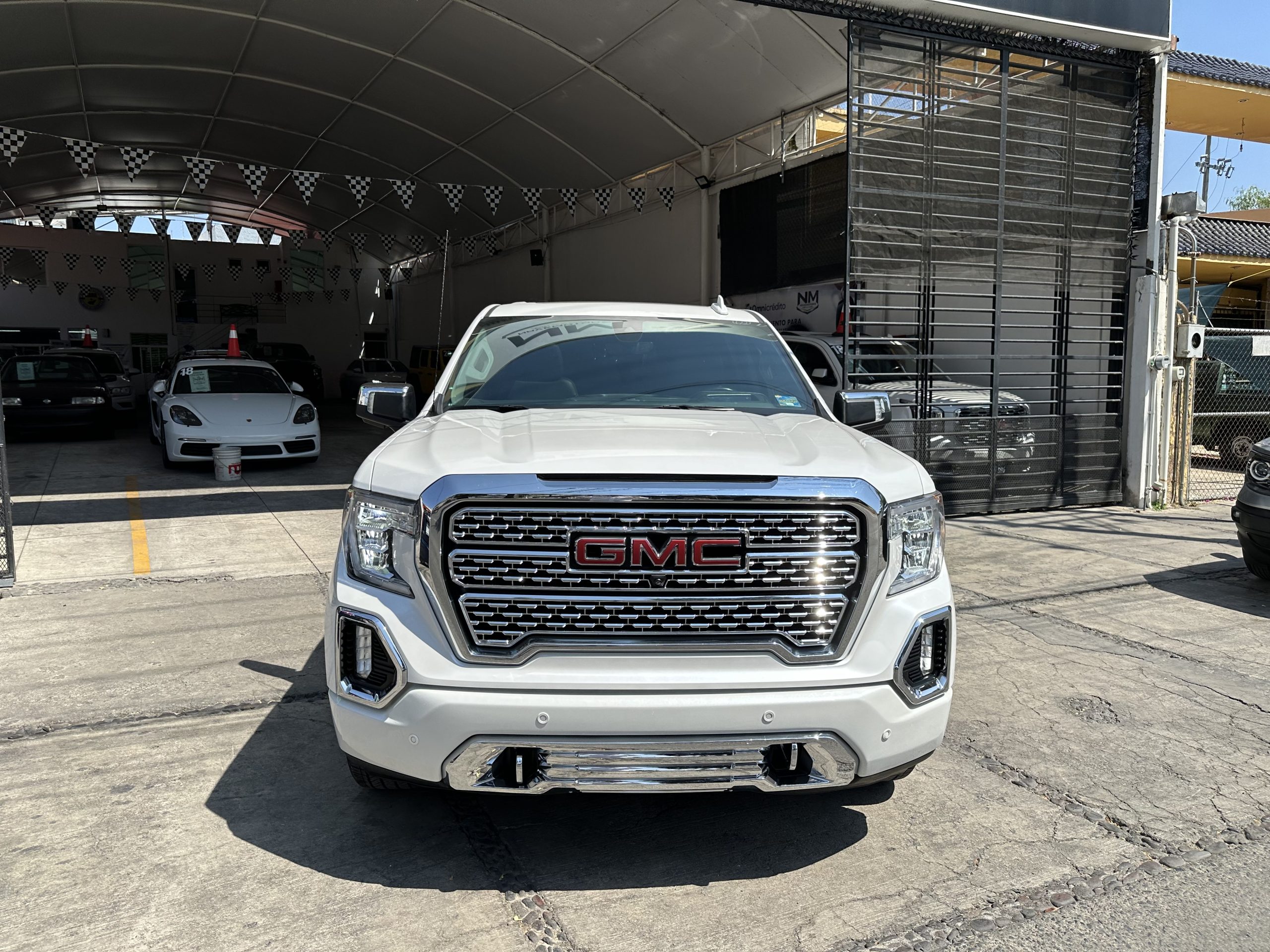 GMC Sierra 2022 Denali Automático Blanco