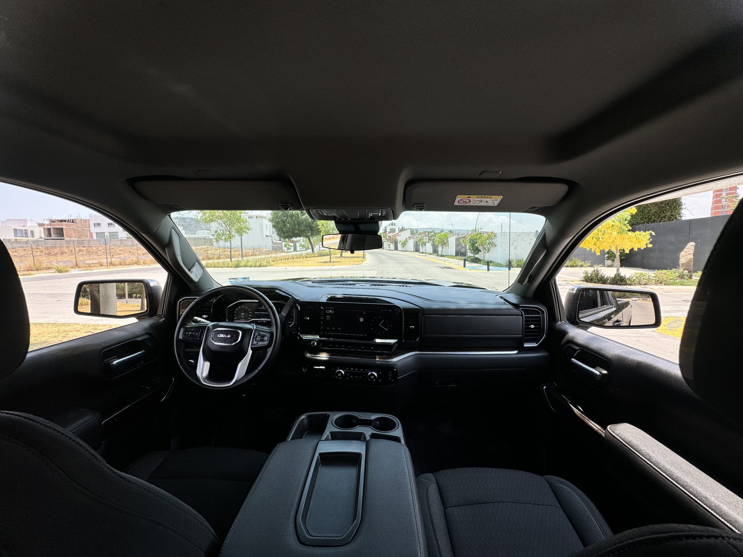 GMC Sierra 2023 SLE Automático Negro