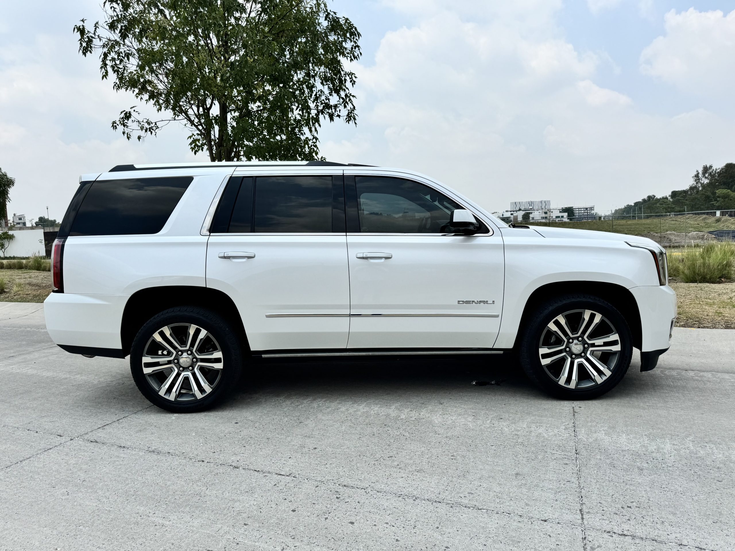 GMC Yukon 2020 DENALI Automático Blanco