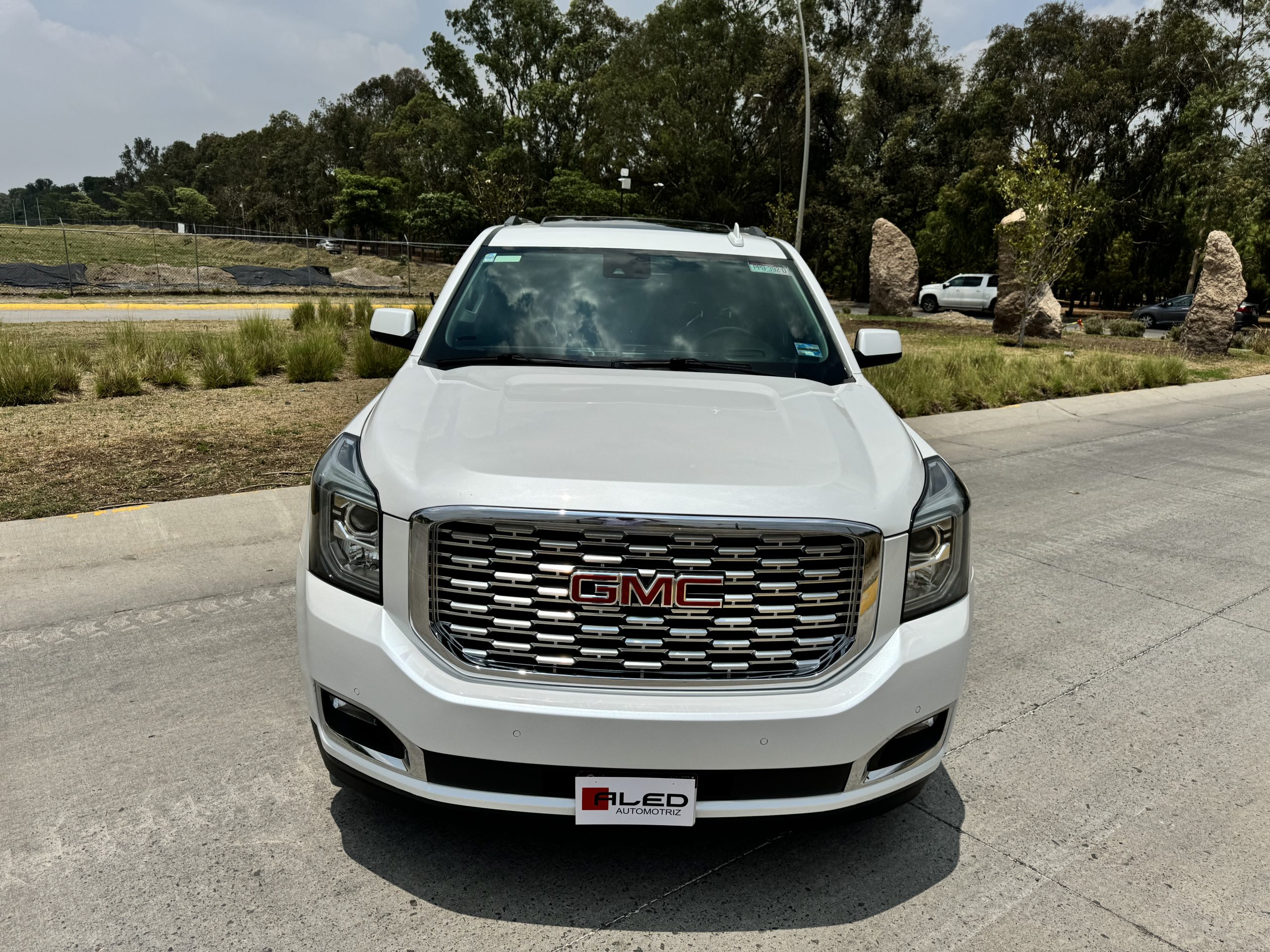 GMC Yukon 2020 DENALI Automático Blanco