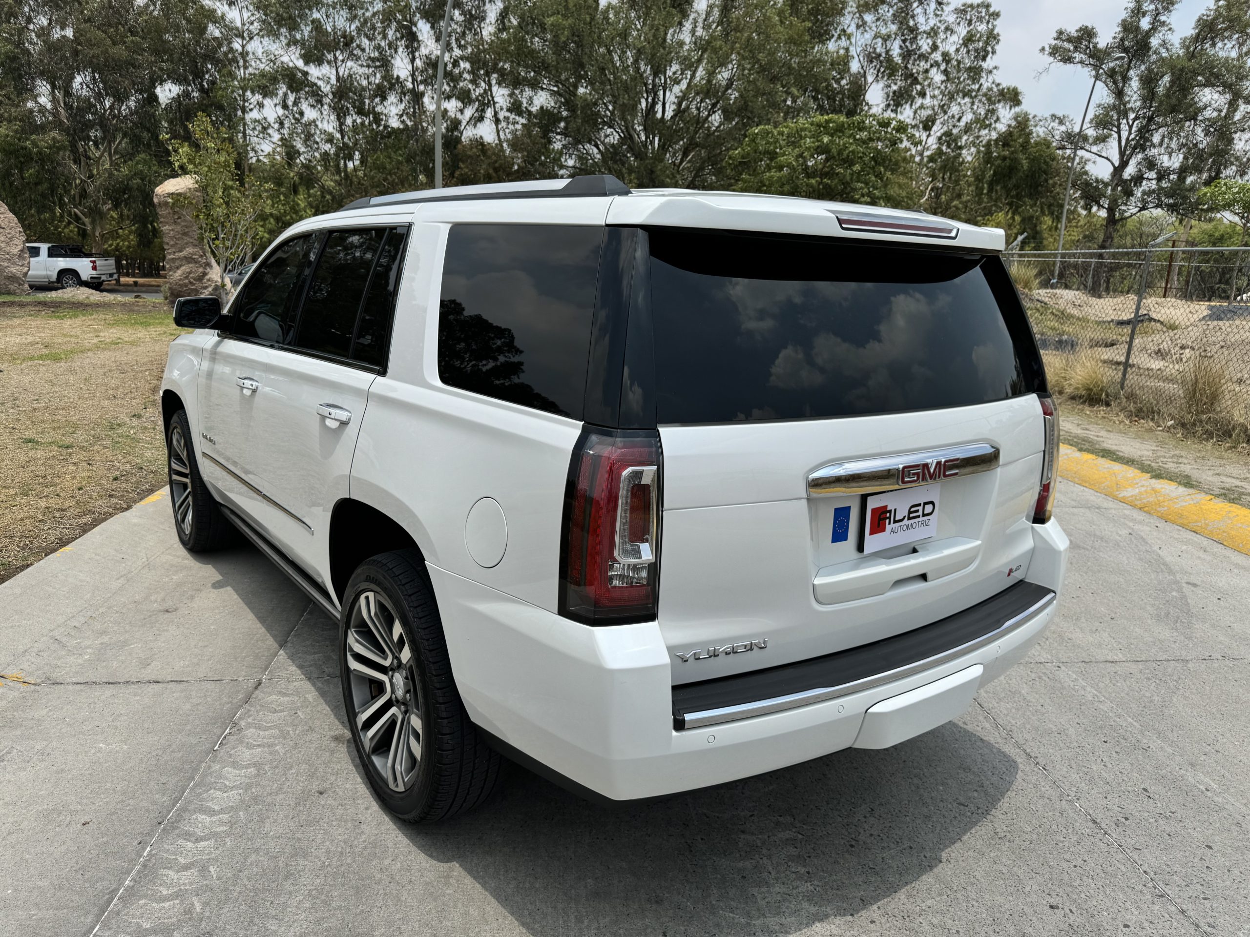 GMC Yukon 2020 DENALI Automático Blanco