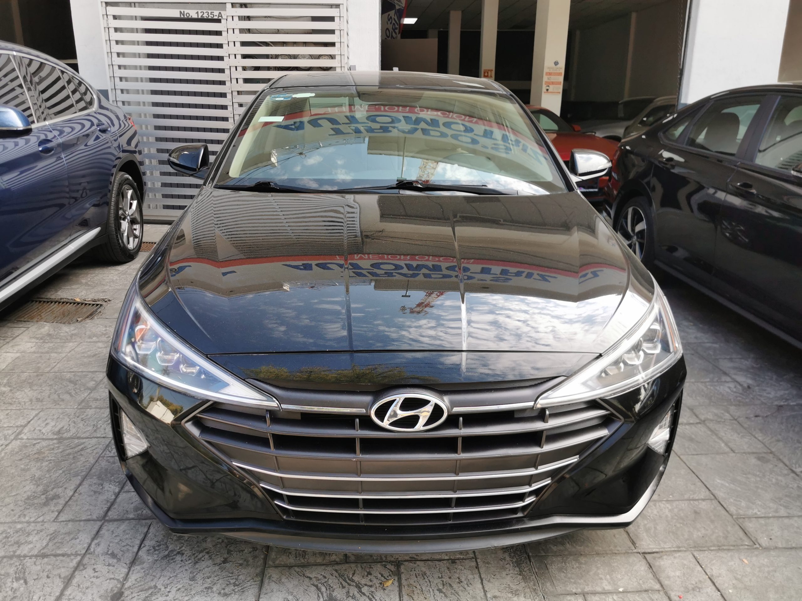 Hyundai Elantra 2019 LIMITED TECH NAVI Automático Negro