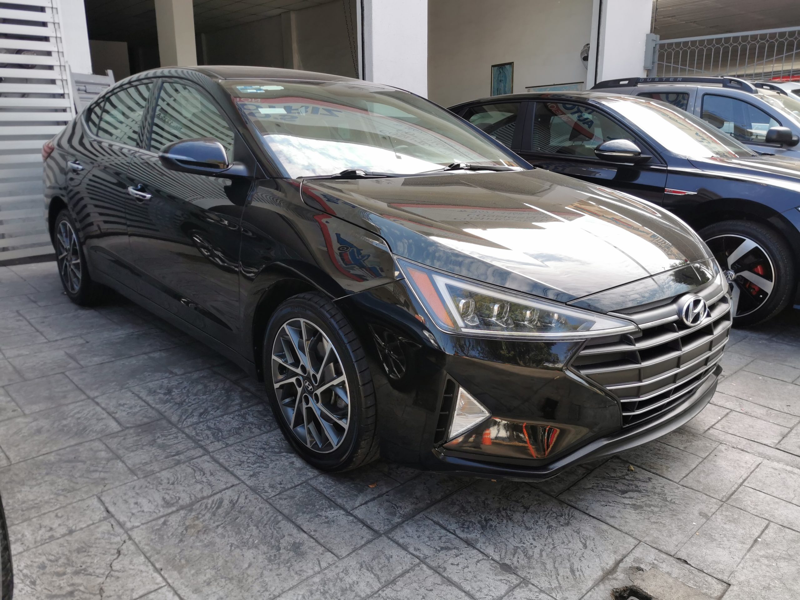 Hyundai Elantra 2019 LIMITED TECH NAVI Automático Negro