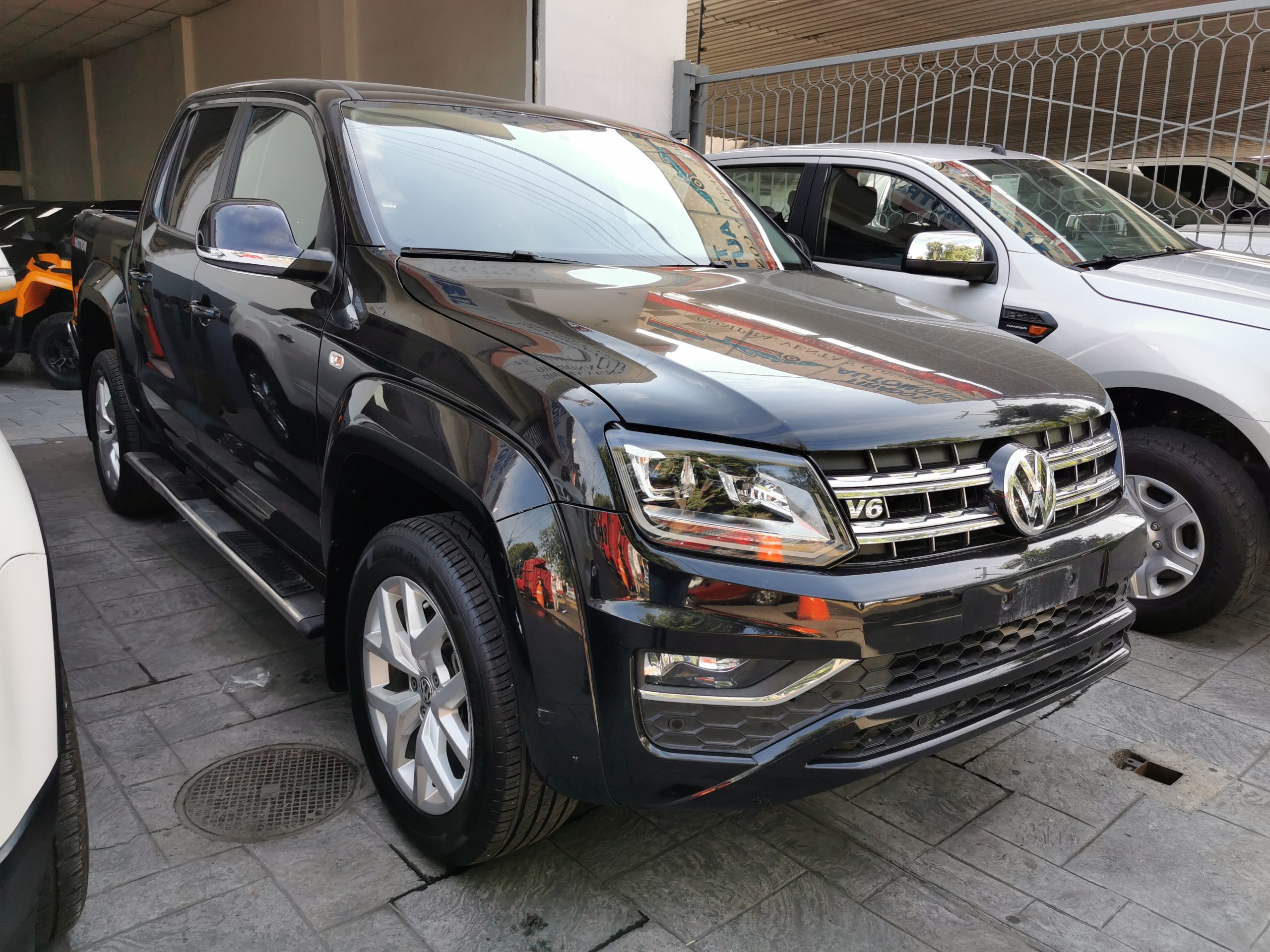 Volkswagen Amarok 2020 HIGHLINE Automático Negro