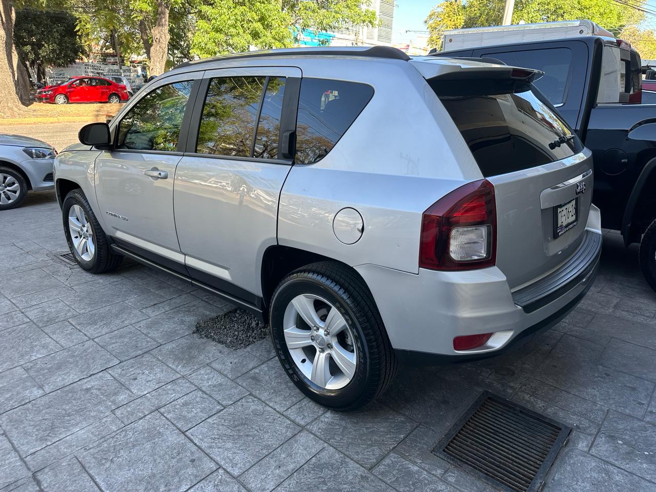 Jeep Compass 2014 LATITUDE Automático Plata