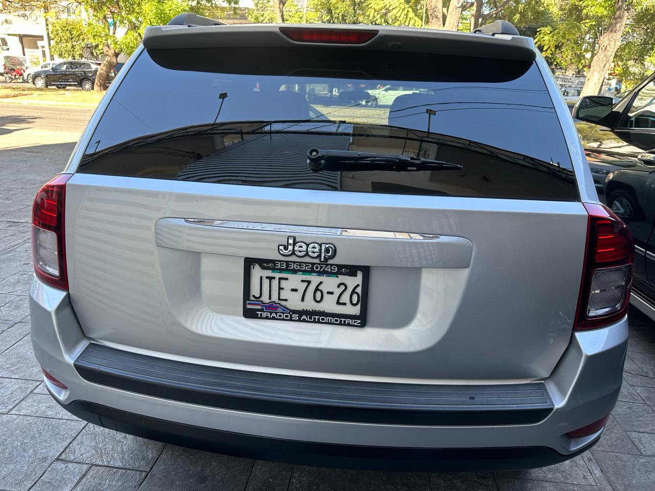 Jeep Compass 2014 LATITUDE Automático Plata