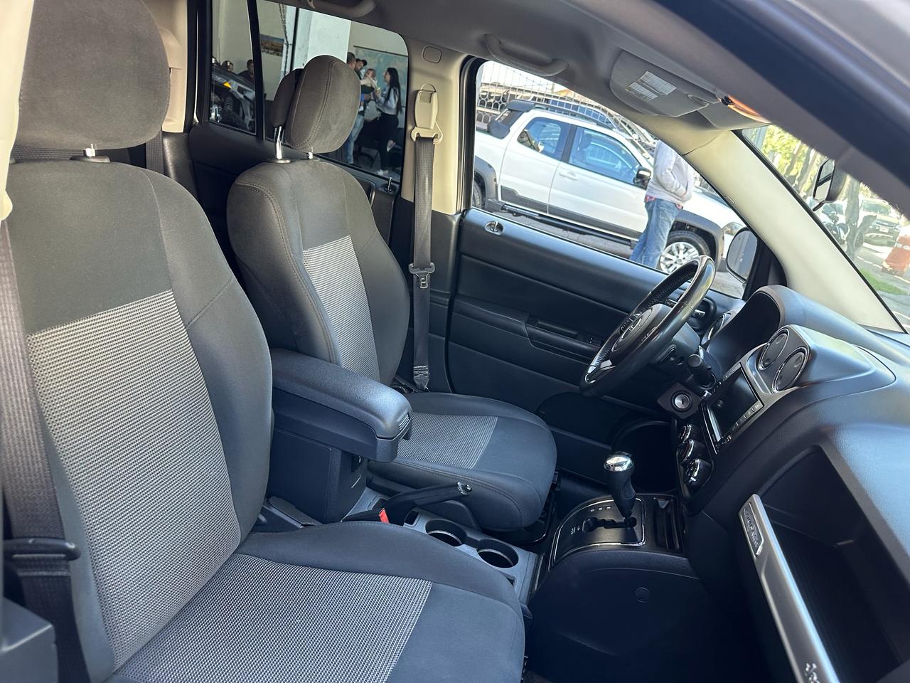 Jeep Compass 2014 LATITUDE Automático Plata